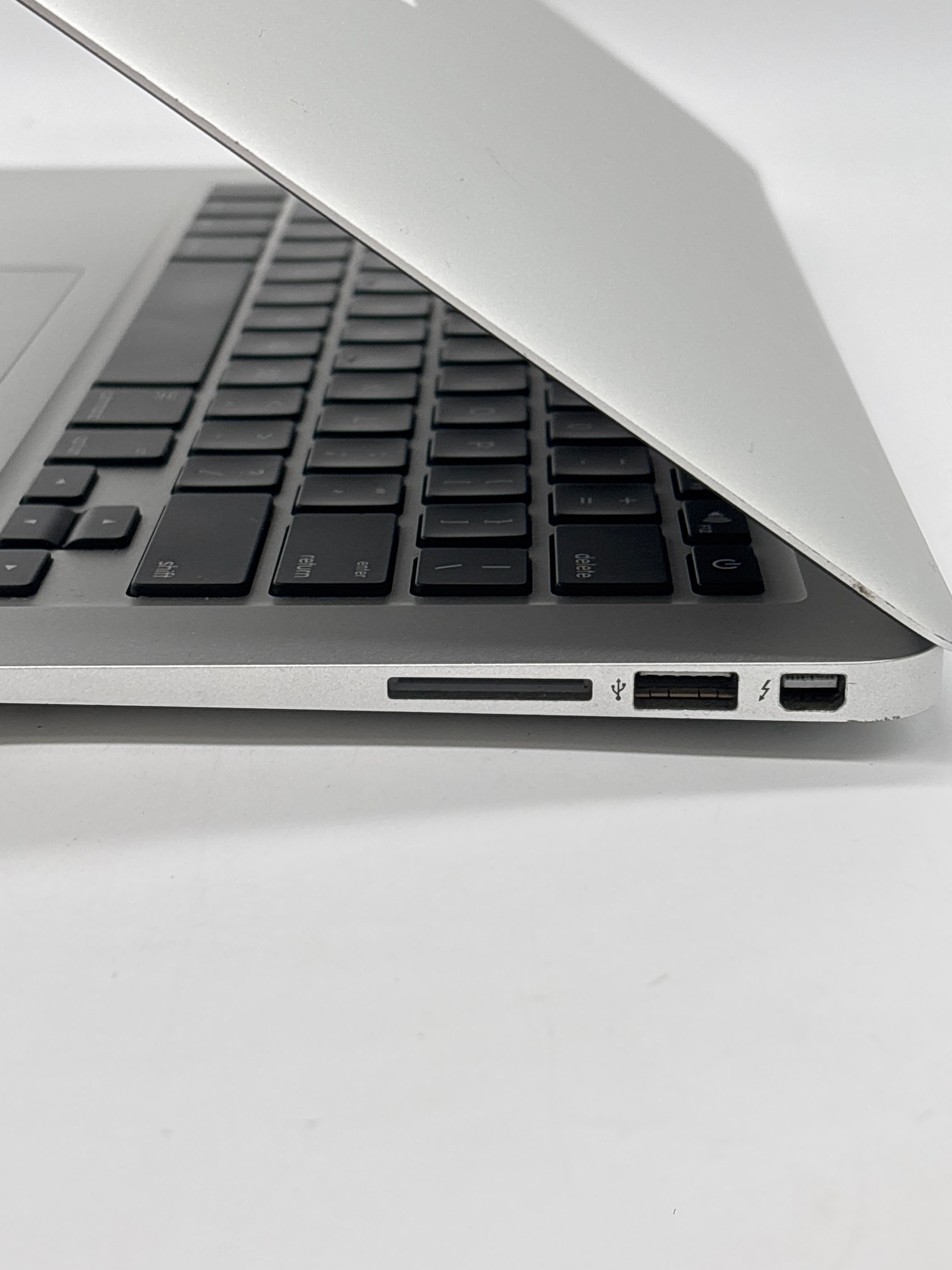 Apple MacBook Air 13" A1466 2015 i7 8GB ram 256GB SSD - For Parts (Read)