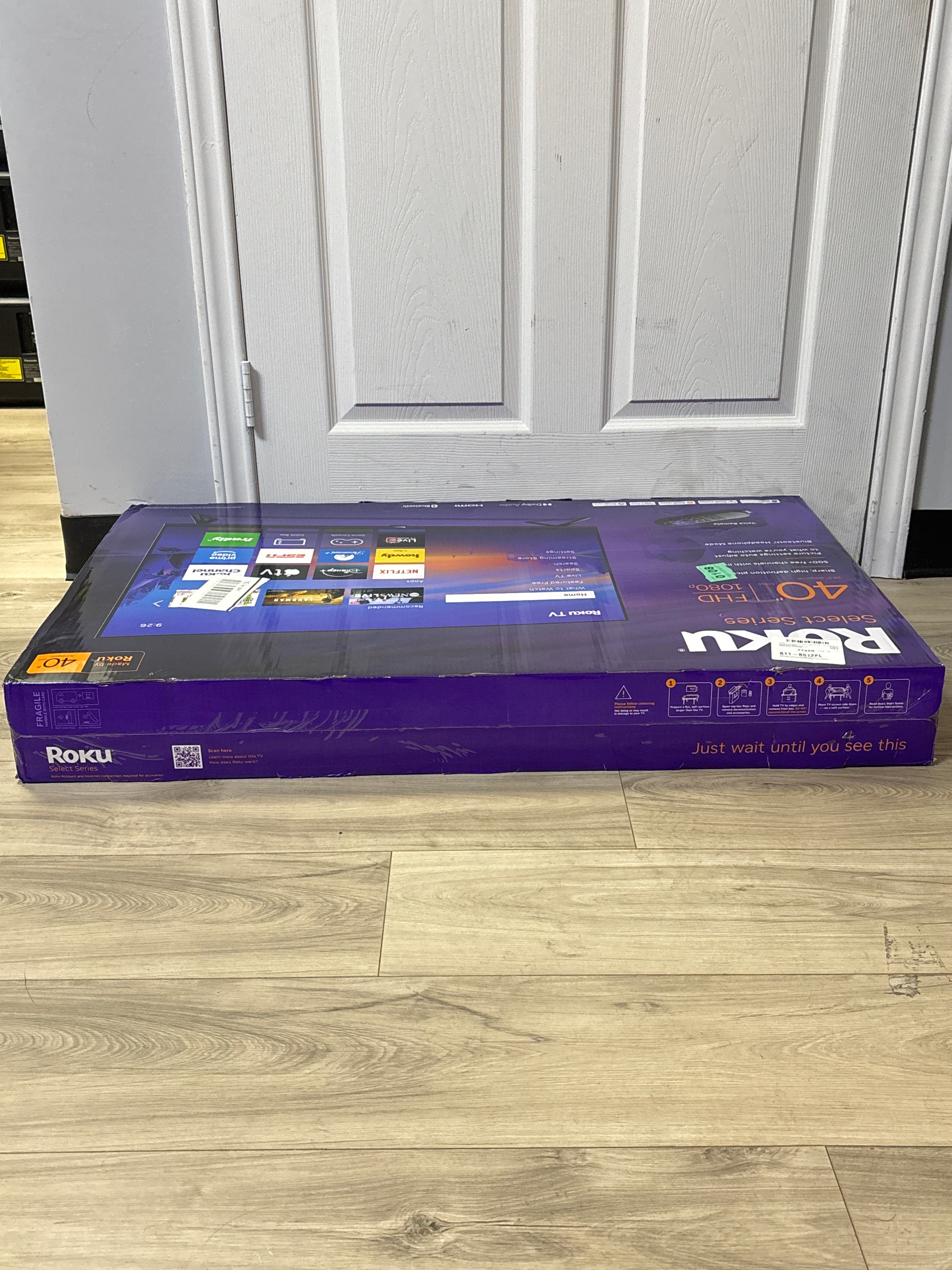 Roku Select Series 40" FHD Smart TV Black - New in Box