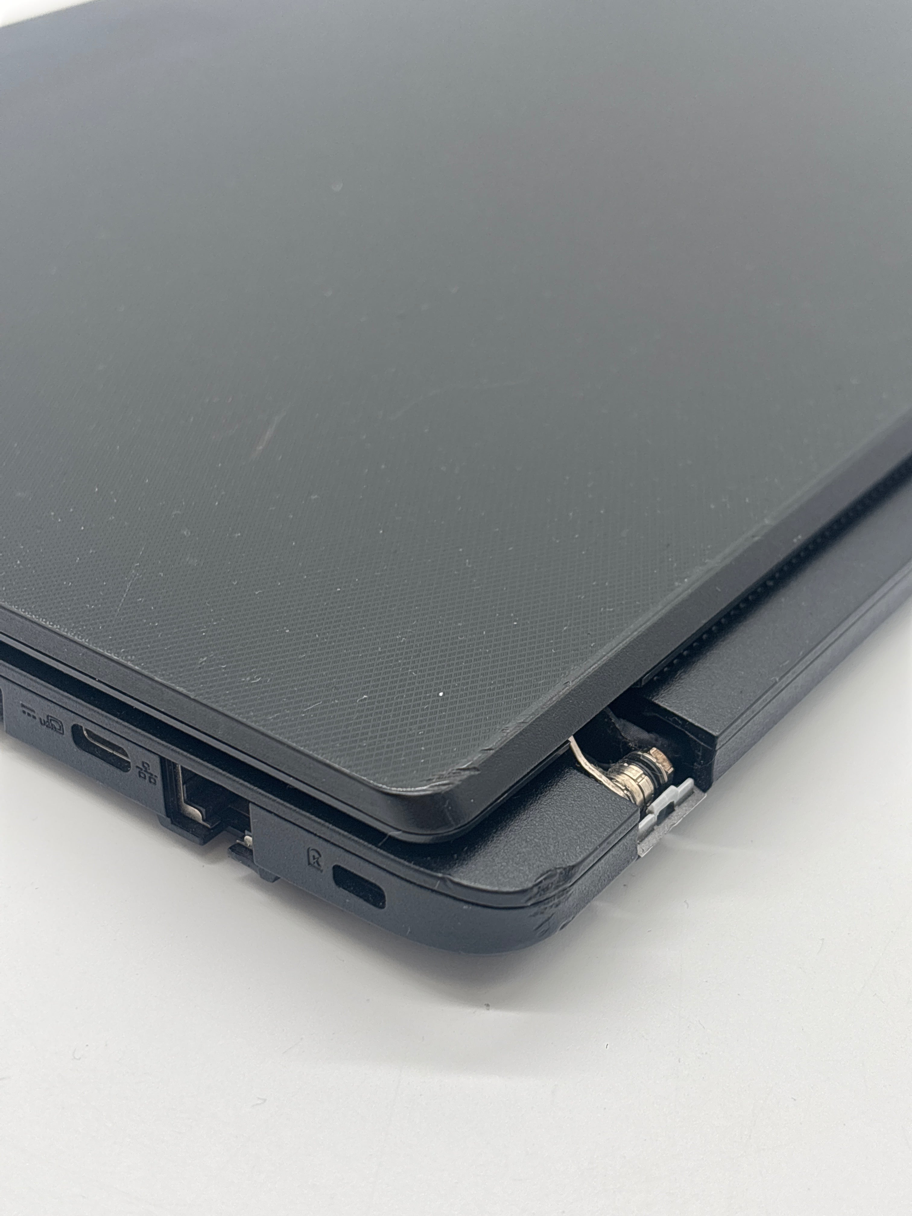 Acer TravelMate P215-51 i5-8250U 8GB RAM 256GB SSD - For Parts (Read DESC)