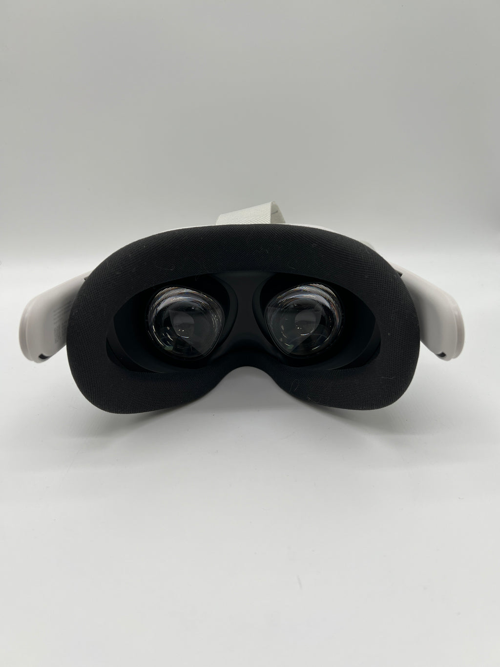 Used Meta Quest 3s VR Headset 128GB White Controllers