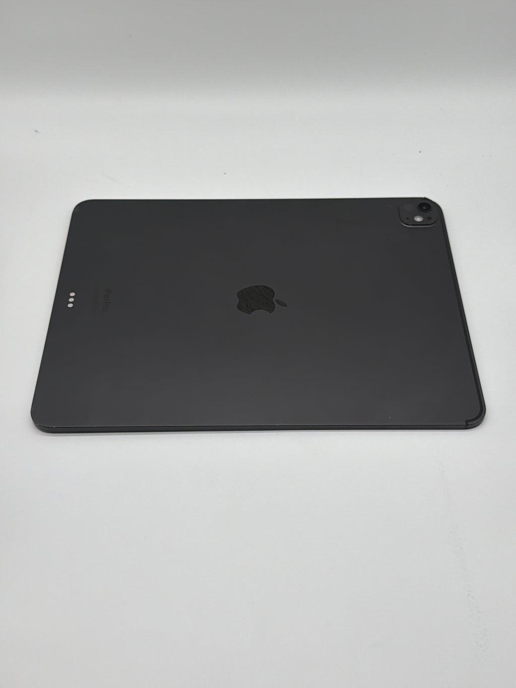 Apple iPad Pro  Wi-Fi M4 13" 256GB Space Black A2925 Broken Screen Read