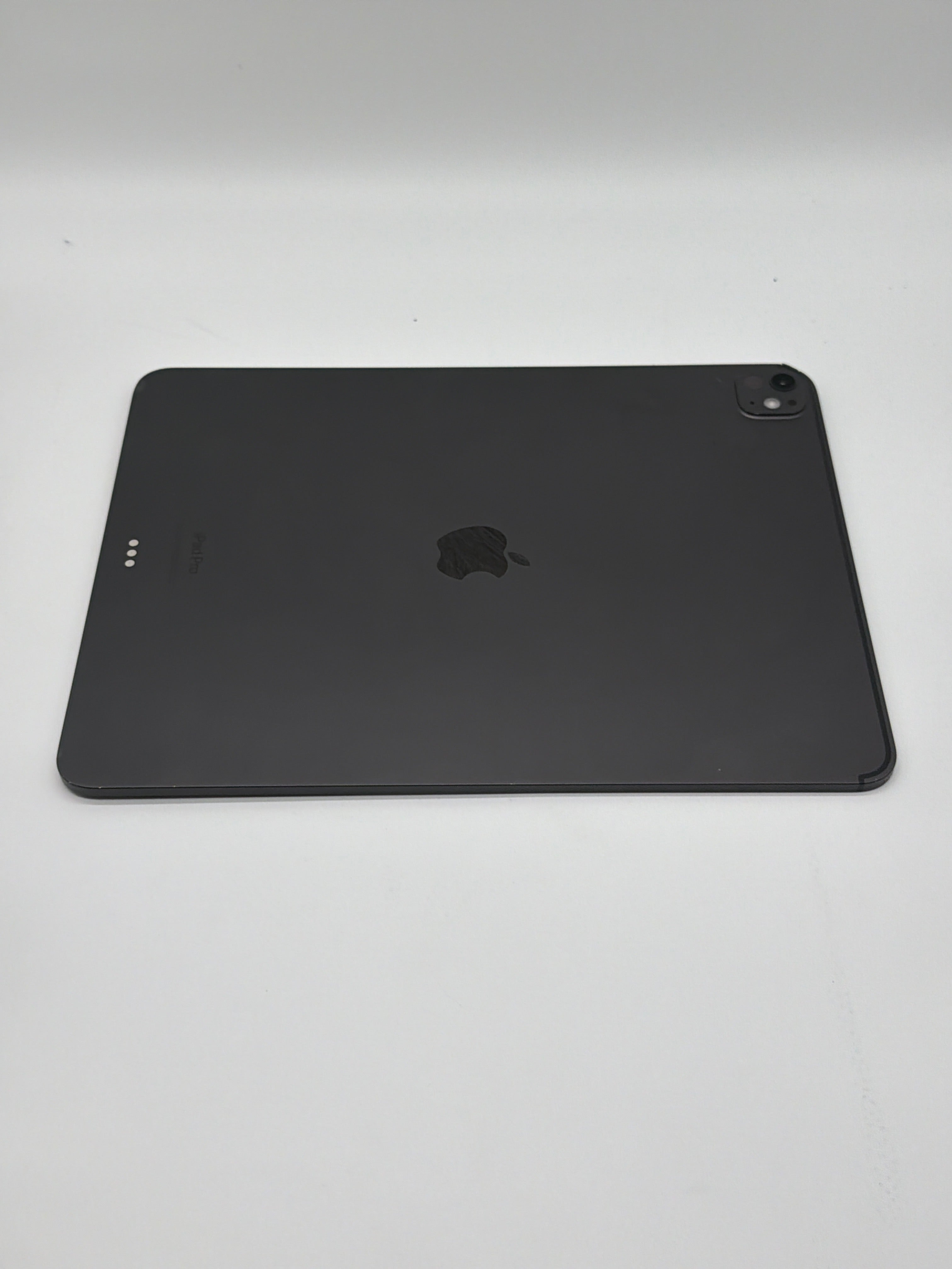 Apple iPad Pro  Wi-Fi M4 13" 256GB Space Black A2925 Broken Screen Read