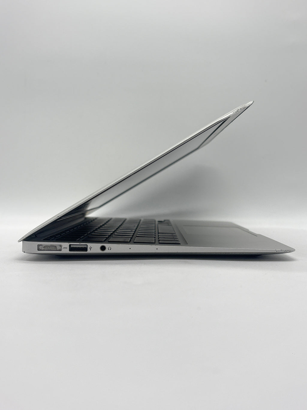 Apple MacBook Air A1465 i5 4GB RAM 128GB SSD - For Parts (No OS)