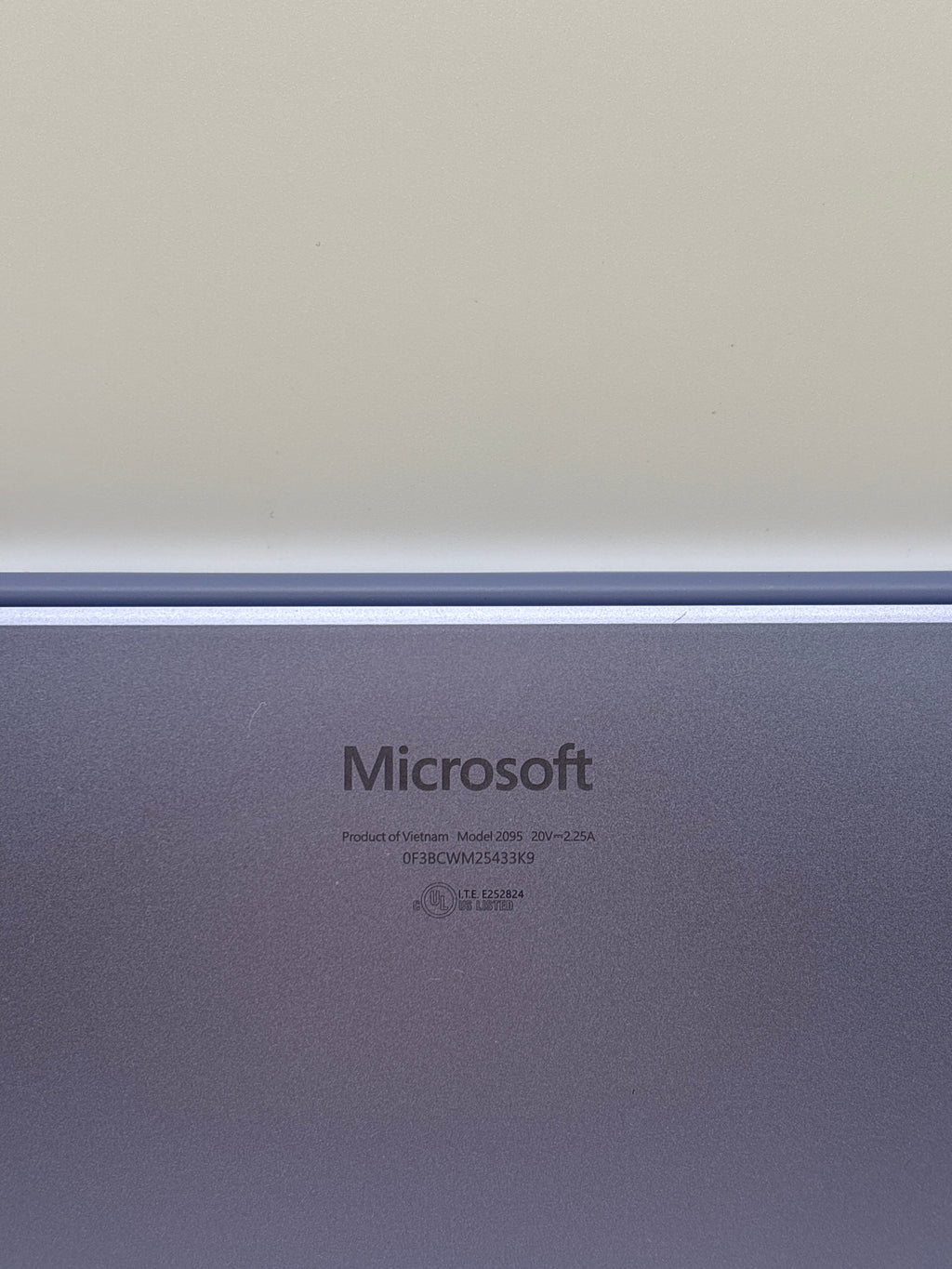 Microsoft Surface Laptop 2095 Snapdragon X Plus 16GB RAM 512GB SSD