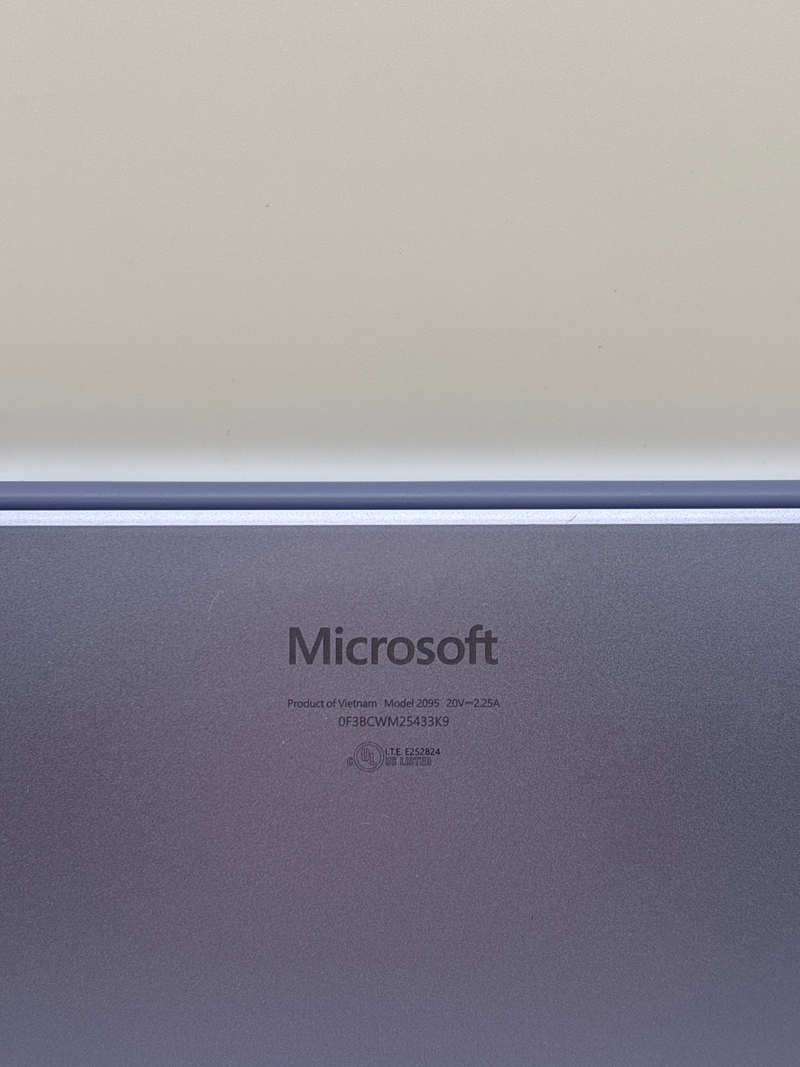 Microsoft Surface Laptop 2095 Snapdragon X Plus 16GB RAM 512GB SSD