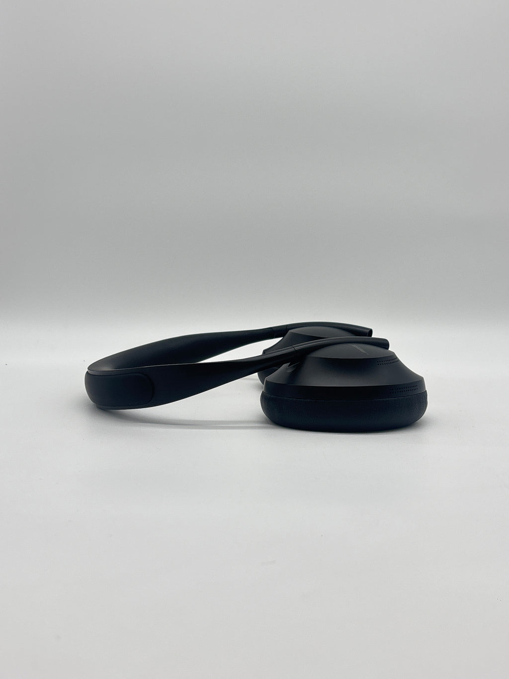 Bose Noise Cancelling Headphones 700 –  Black Used