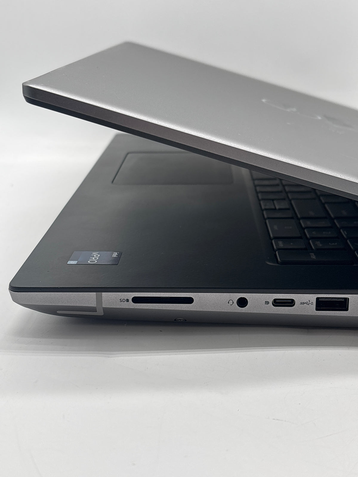 Dell Precision 7770 17.3" Intel Core i9-12950HX 64GB RAM 4TB SSD Gray - READ