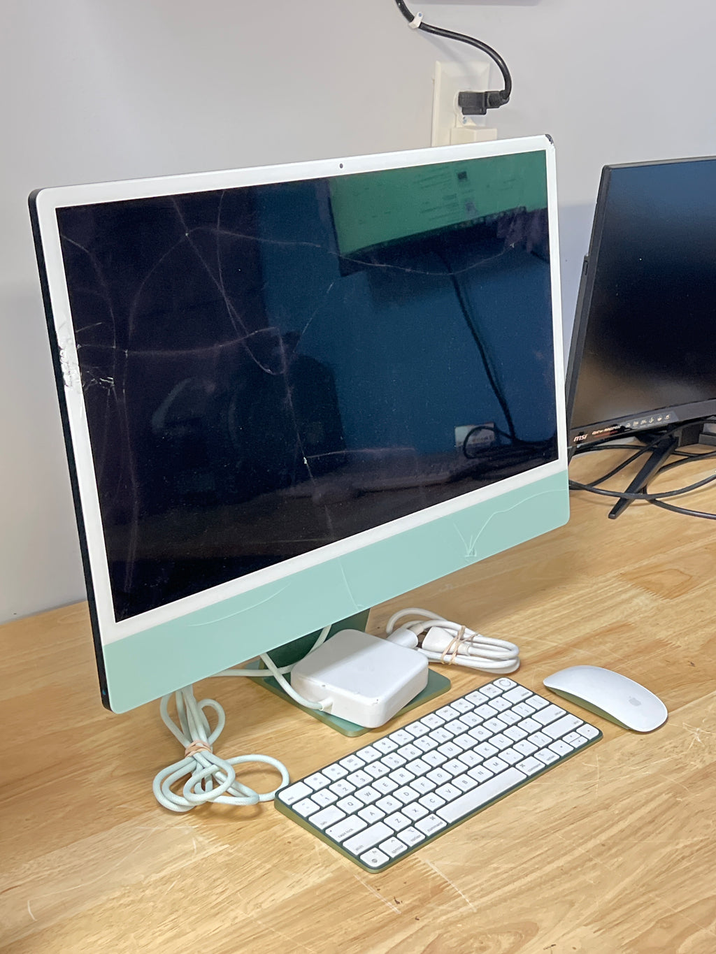 Apple iMac 24" M1 A2438 2021 - Green - For Parts (Cracked Screen)