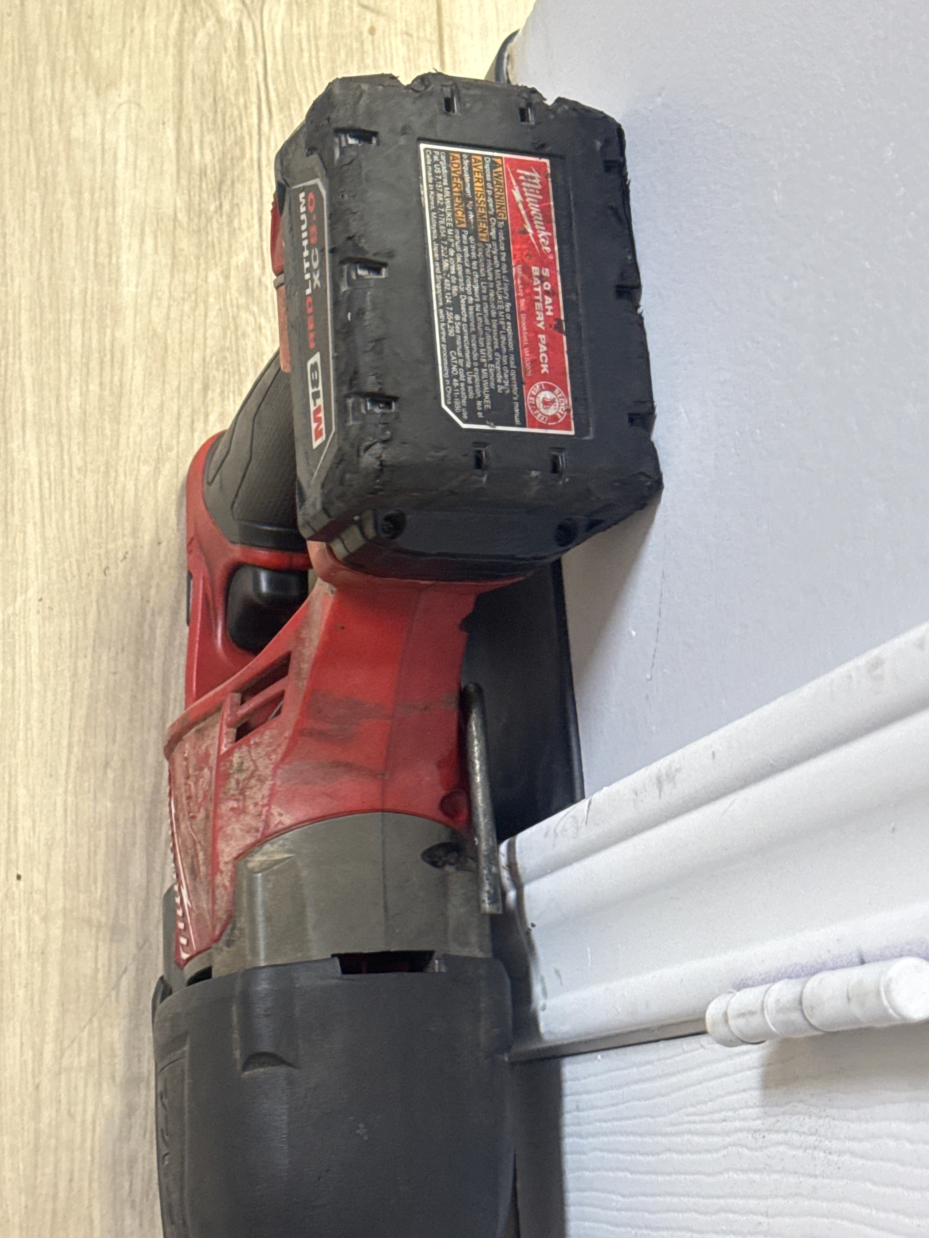 Milwaukee 2720-20 Bundle Power Tool Black Used - B Charger 1 Battery