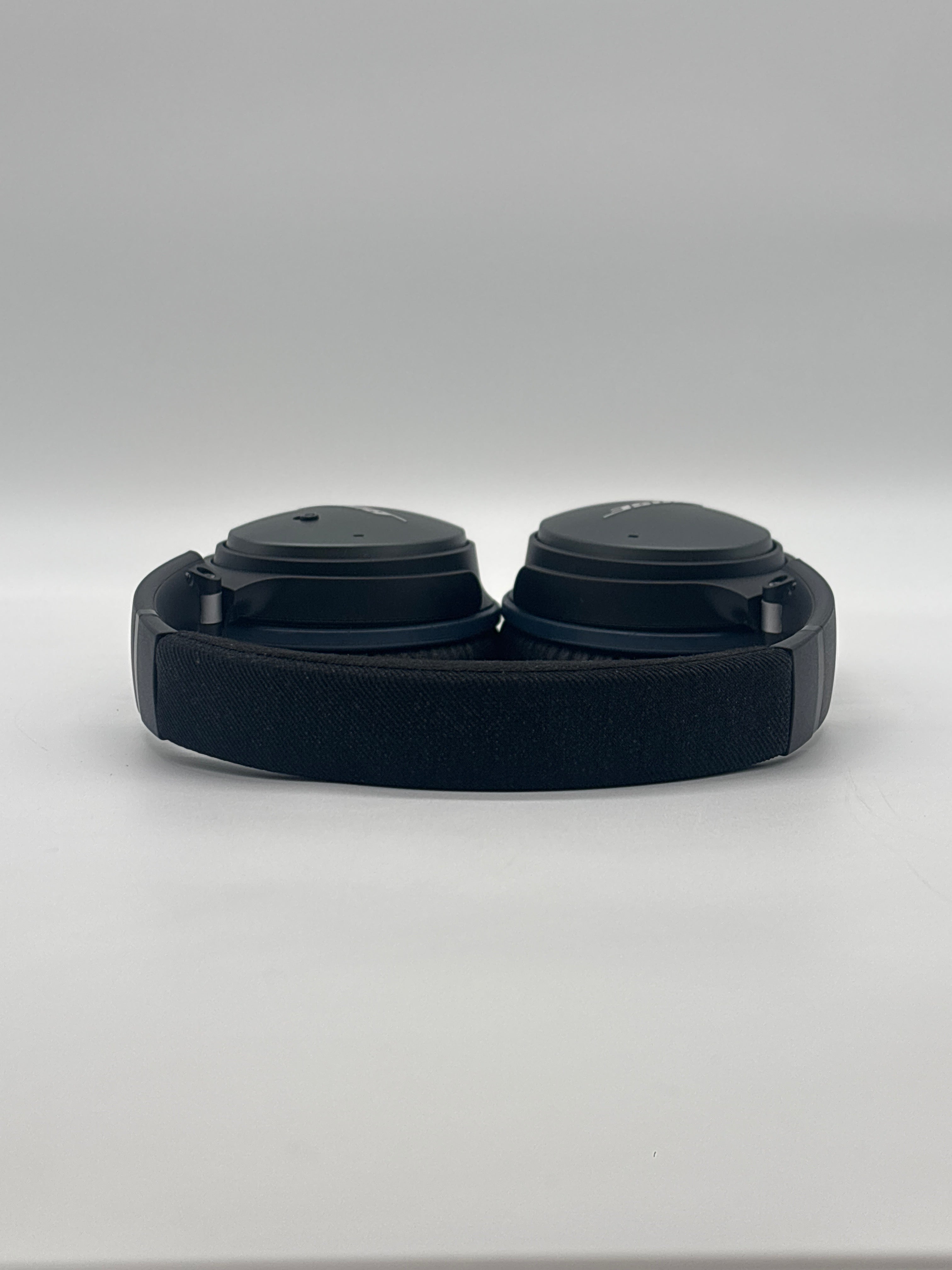 Bose QuietComfort 25 QC25 Noise Cancelling Wired Headphones Black Used with Carrying Case