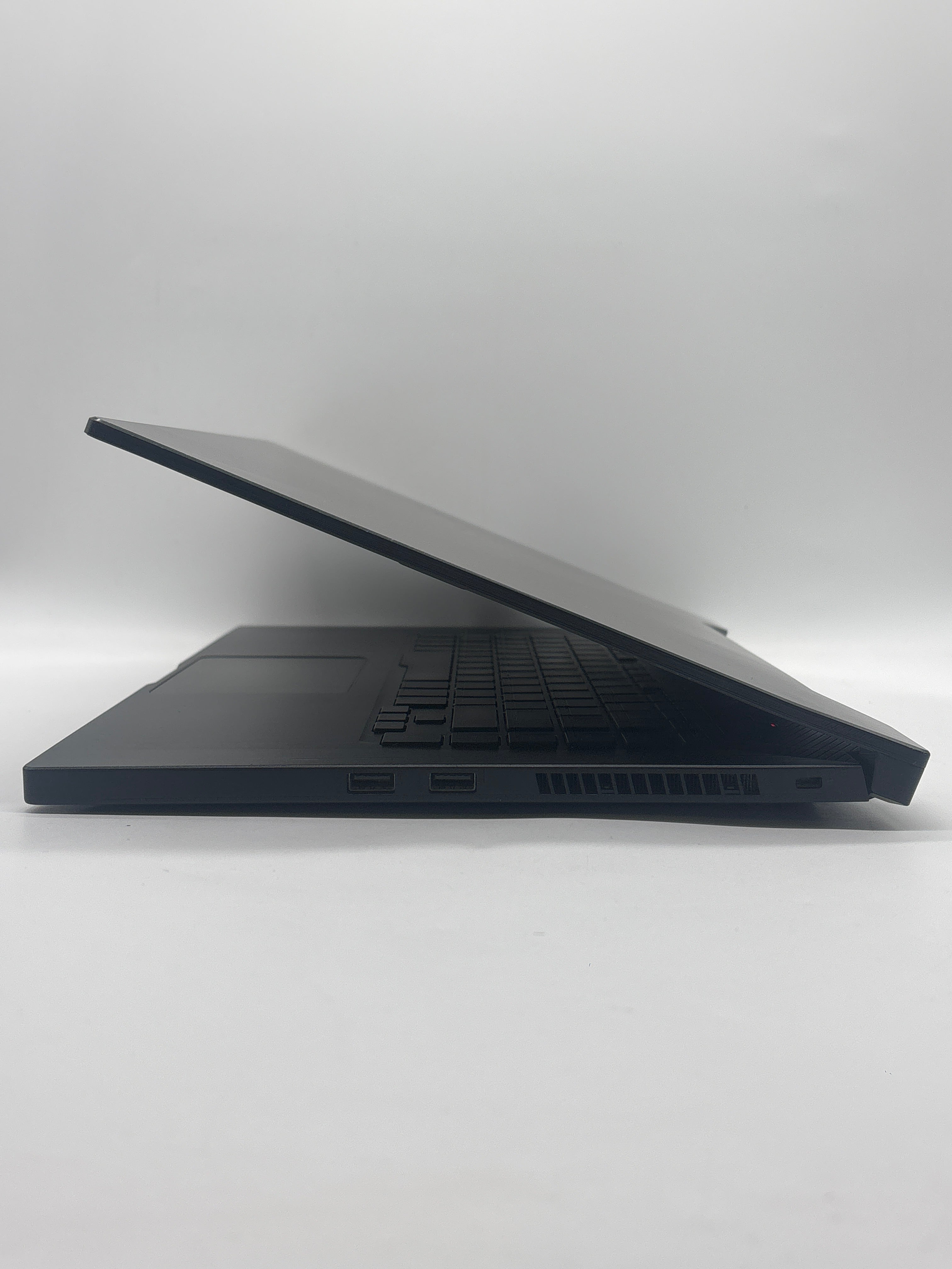 ASUS ROG Zephyrus G15 GA502I Ryzen 7 4800HS 16GB RAM 1TB SSD GTX 1660 Ti