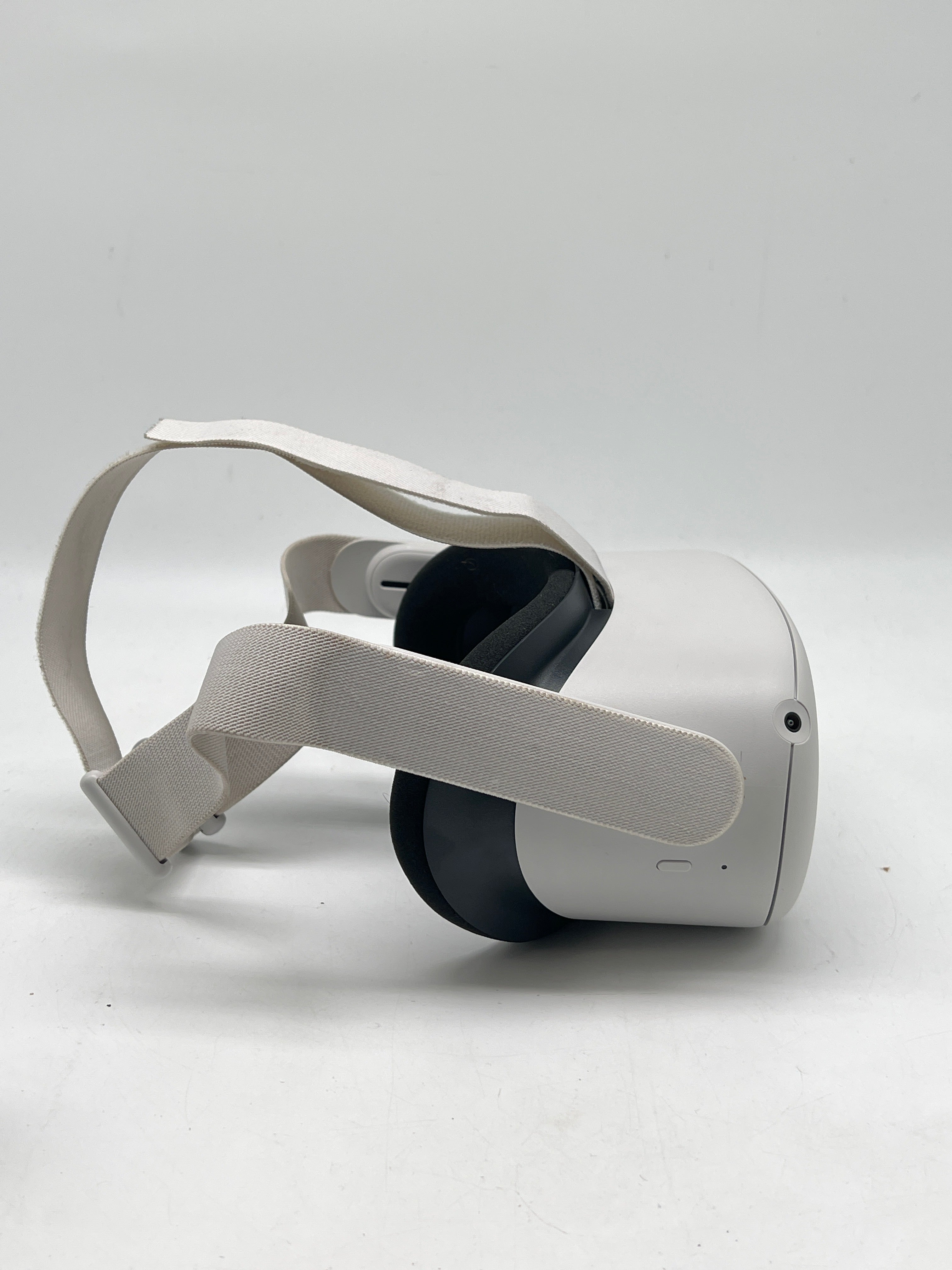 Meta Quest 2 Standalone VR Headset 128GB White Functional W/Controller