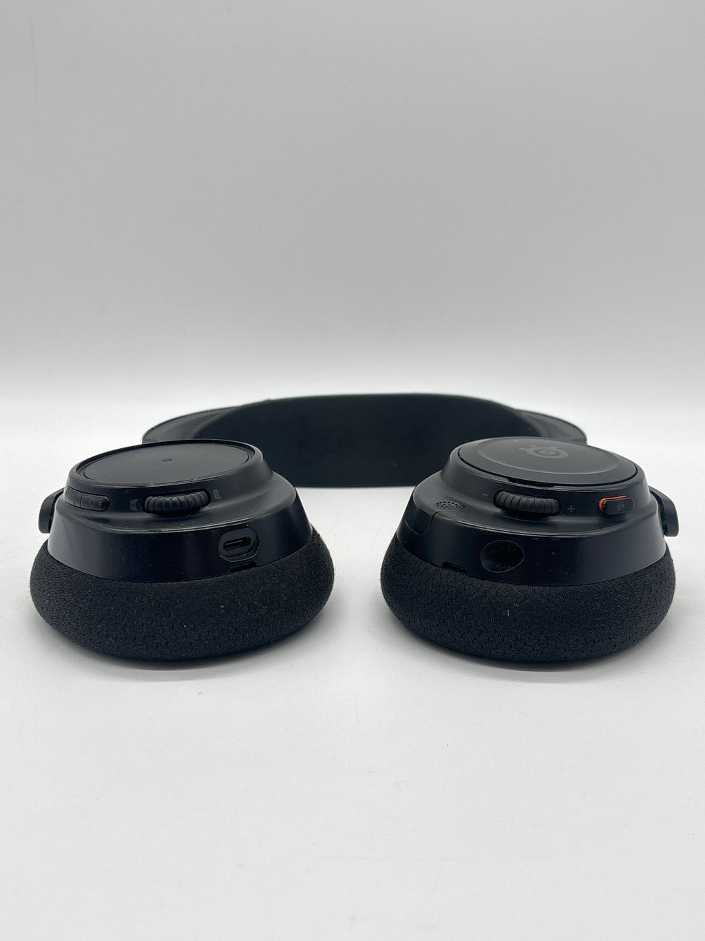 SteelSeries Arctis Nova 7X Black Wireless Over Ear Headphones - For Parts (Ear Cap Missing)