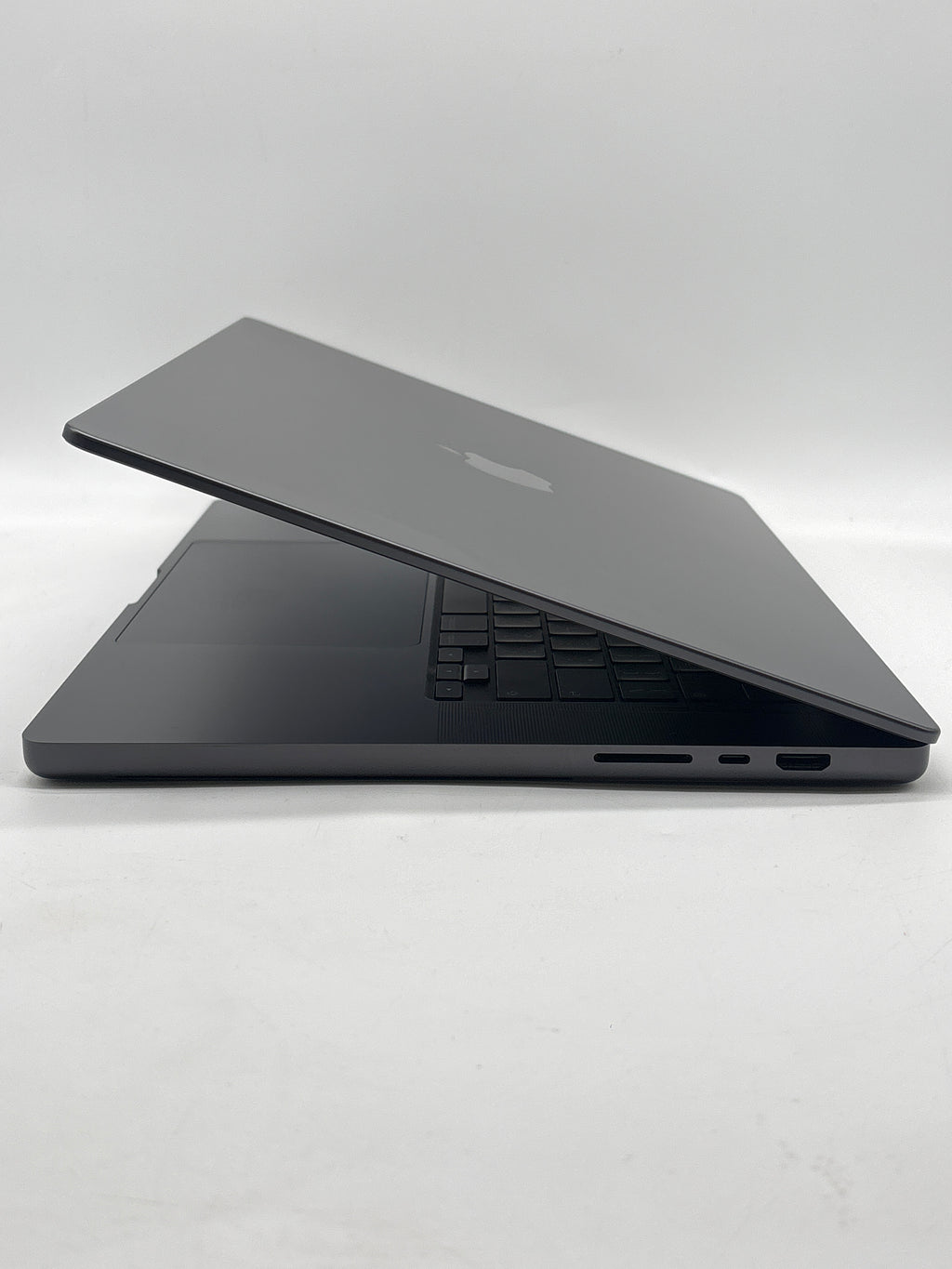 Apple MacBook Pro 16" M5 Max 18-Core CPU 40-Core GPU 128GB RAM 4TB SSD