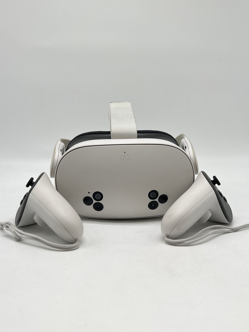 Meta Quest 3S 128GB VR Headset with 2 Wireless Touch Controllers For Parts (Remotely Managed)