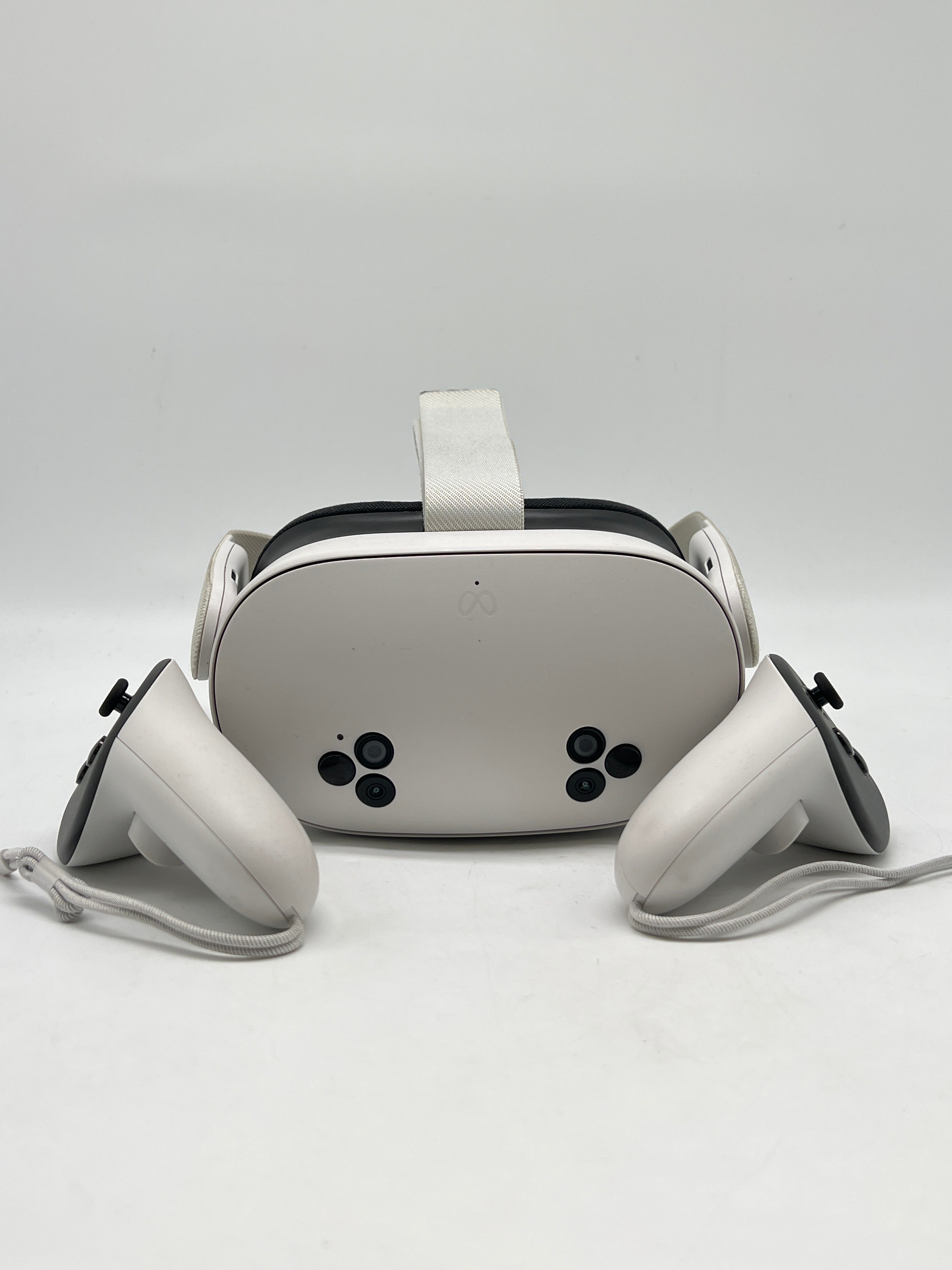Meta Quest 3S 128GB VR Headset with 2 Wireless Touch Controllers For Parts (Remotely Managed)