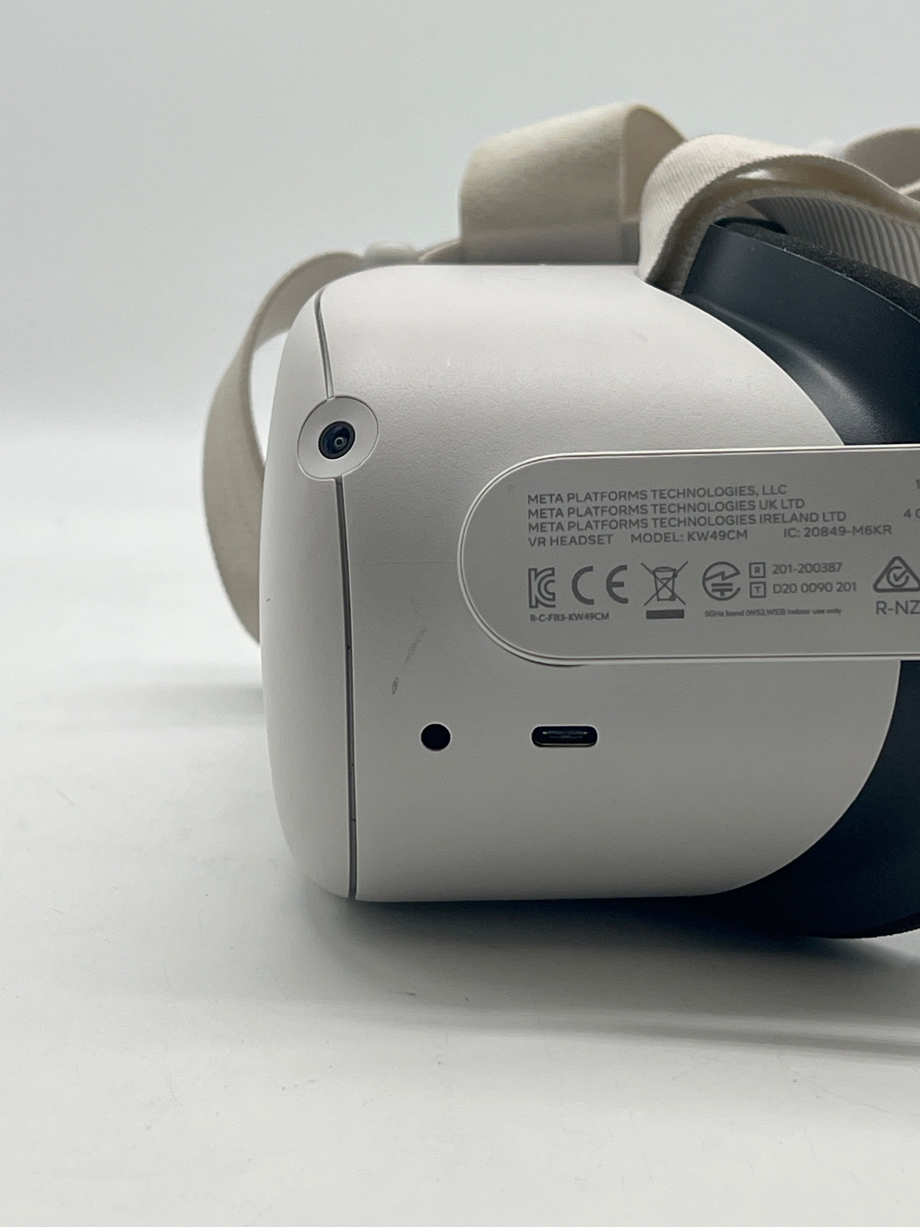 Meta Quest 2 64GB VR Headset White Standalone Virtual Reality Headset Only