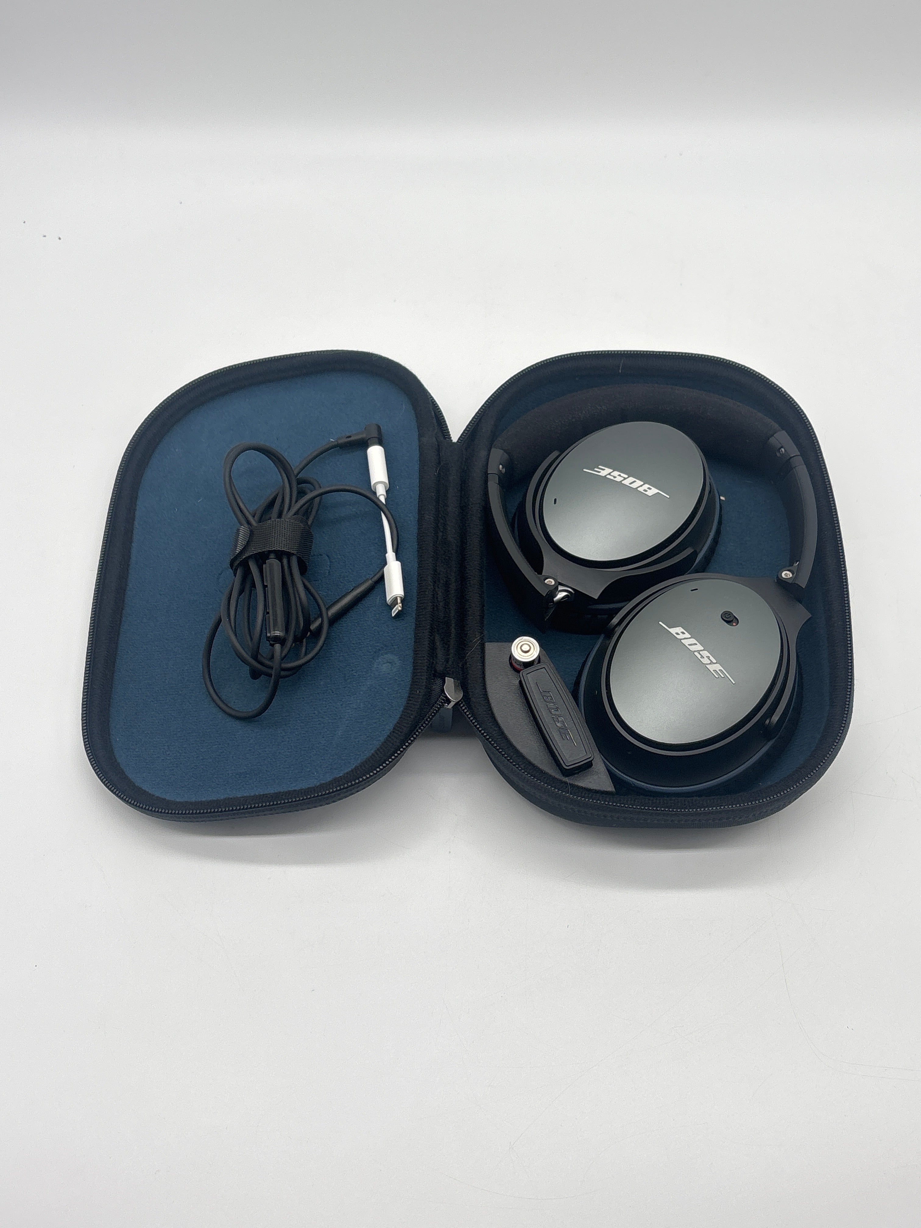 Bose QuietComfort 25 QC25 Noise Cancelling Wired Headphones Black Used with Carrying Case