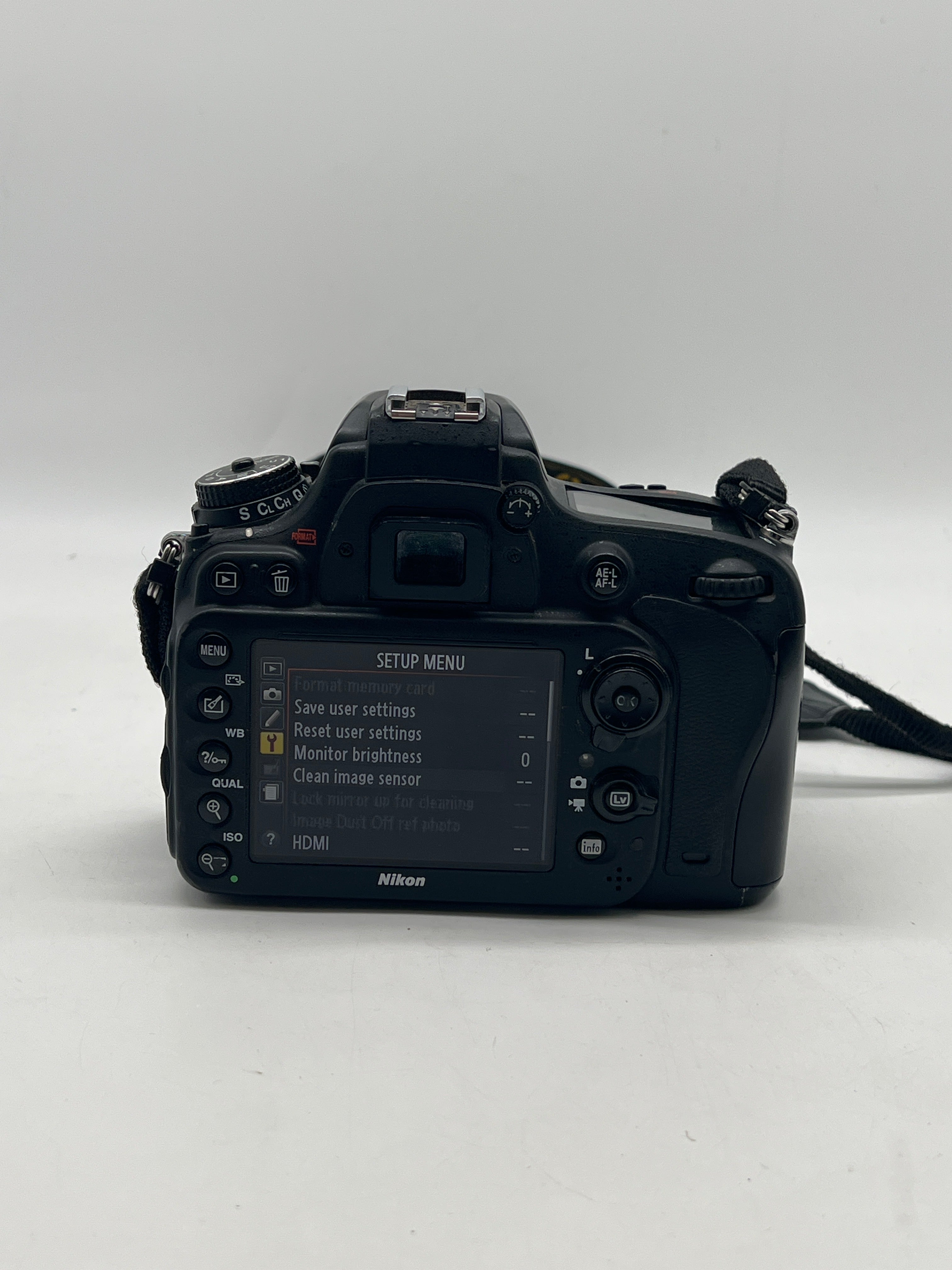 Nikon D600 Digital Camera Black w/ Nikon DX Af-S Nikkor 35mm- For Parts Read Desc