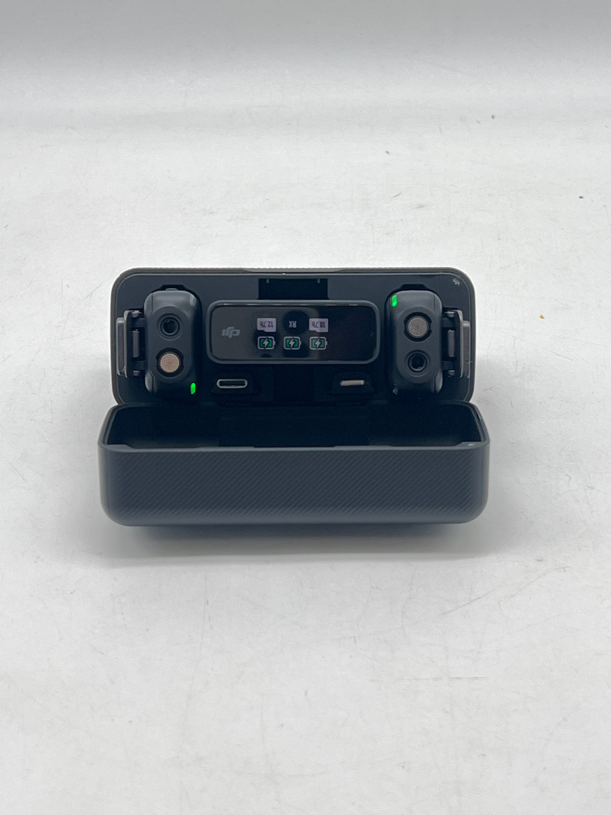 DJI Mic Wireless Microphone System 2 Transmitters Receiver Charging Case ASB01