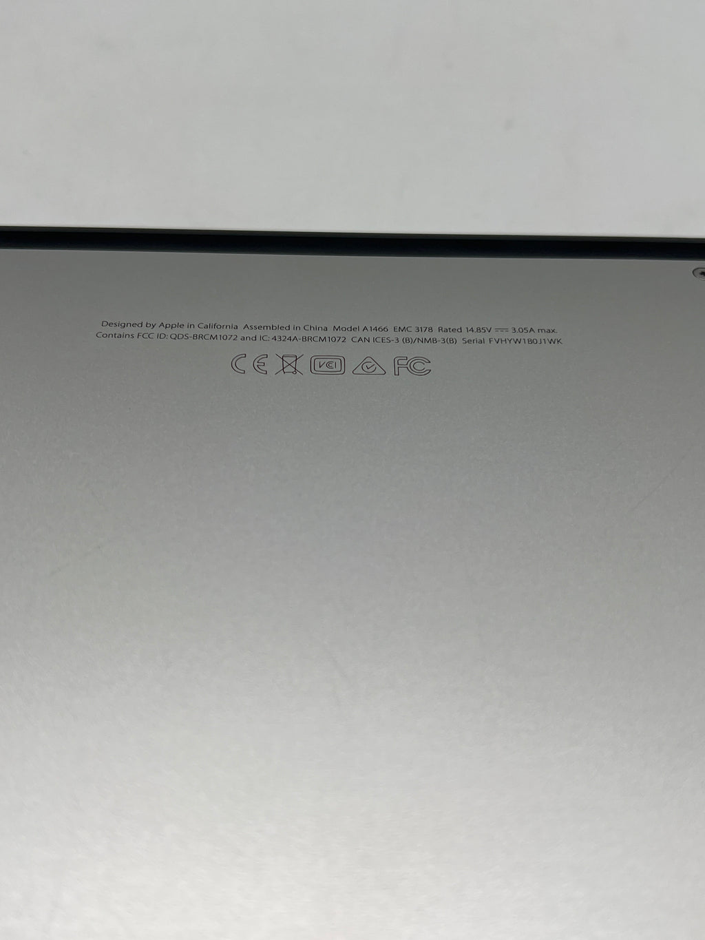 Apple MacBook Air 13" A1466 i5 8GB RAM 128GB Flash Storage - Used