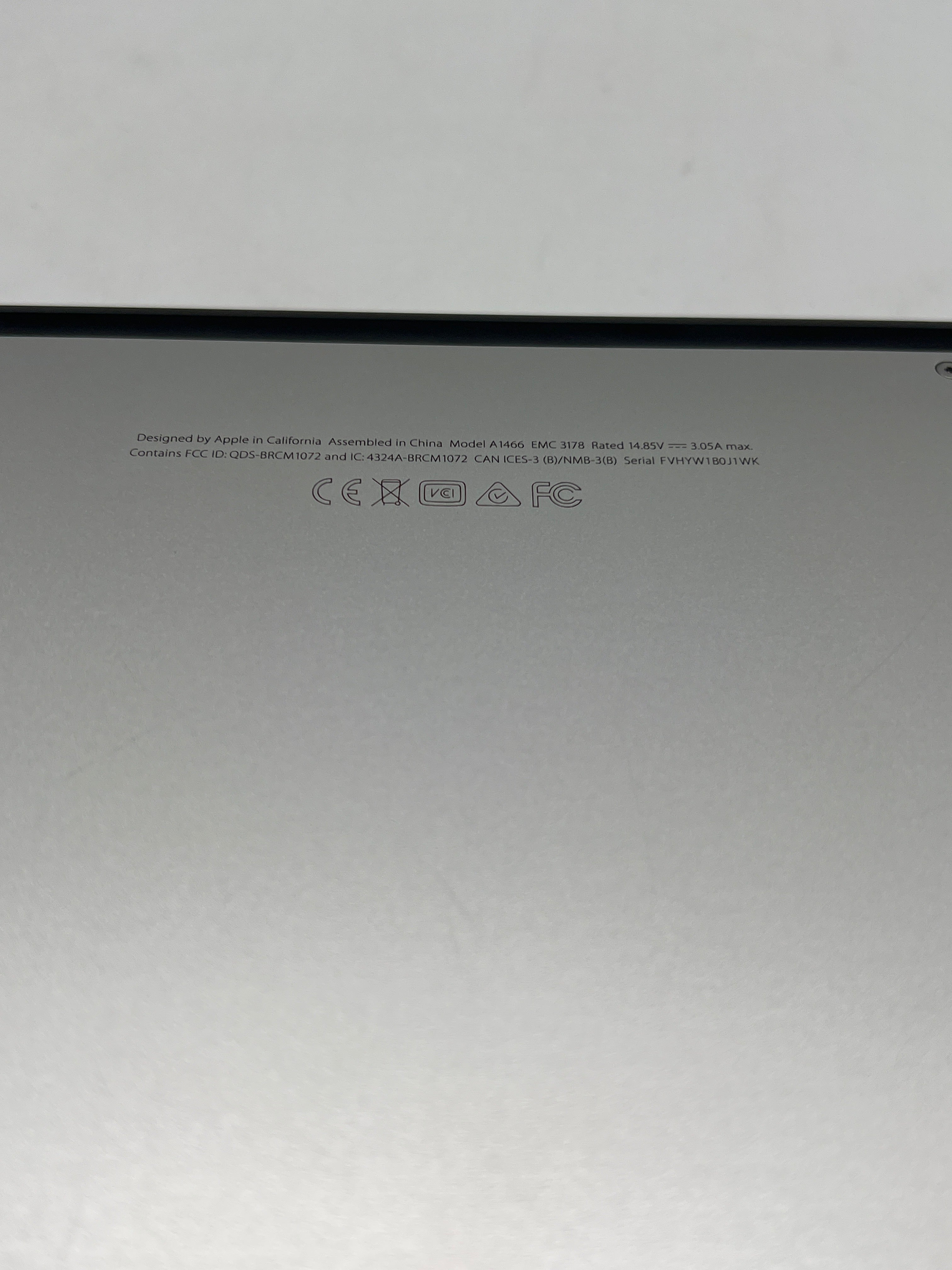 Apple MacBook Air 13" A1466 i5 8GB RAM 128GB Flash Storage - Used