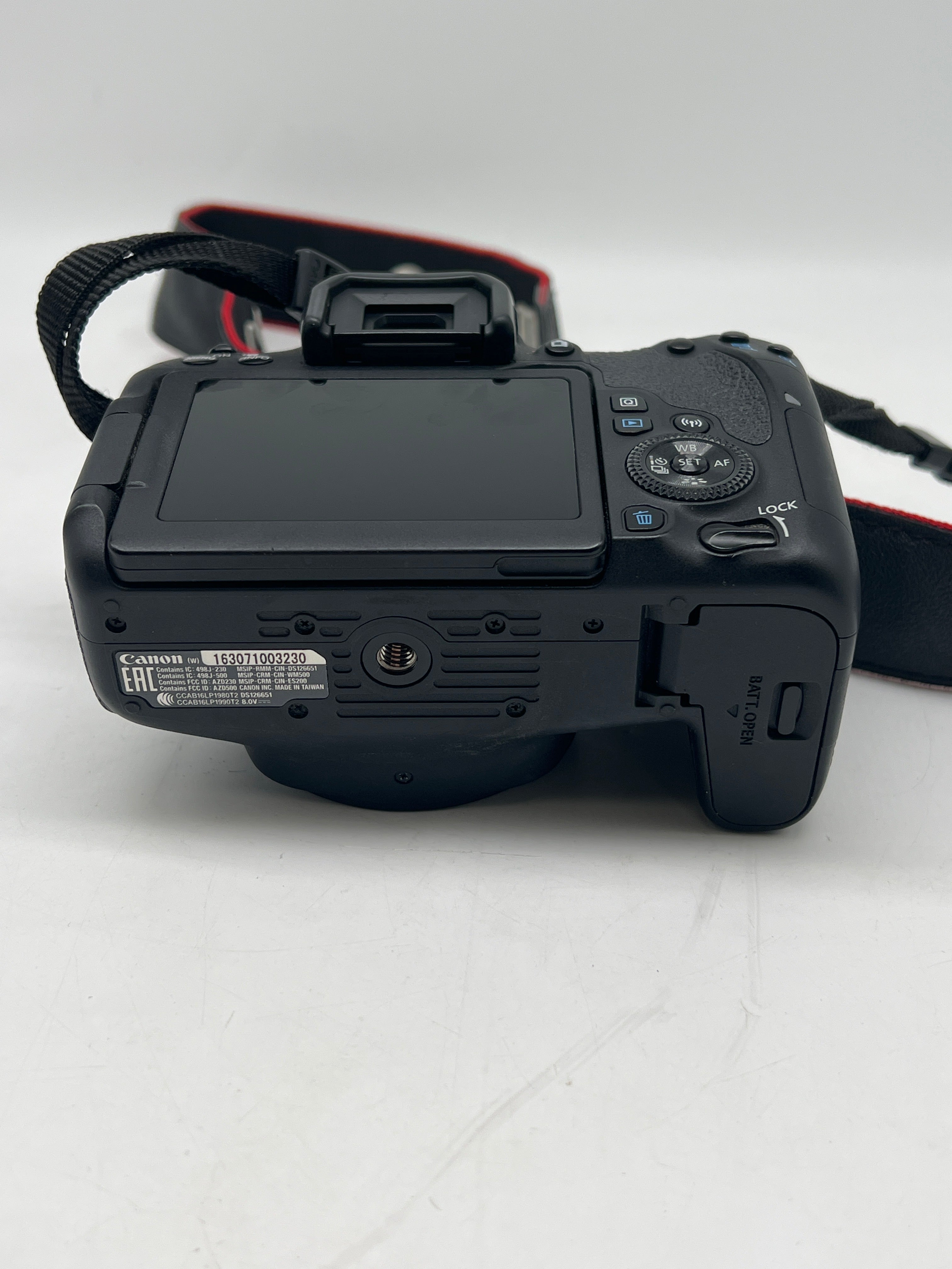 Canon EOS 77D Digital SLR Camera 24.2 MP Body Only - Used