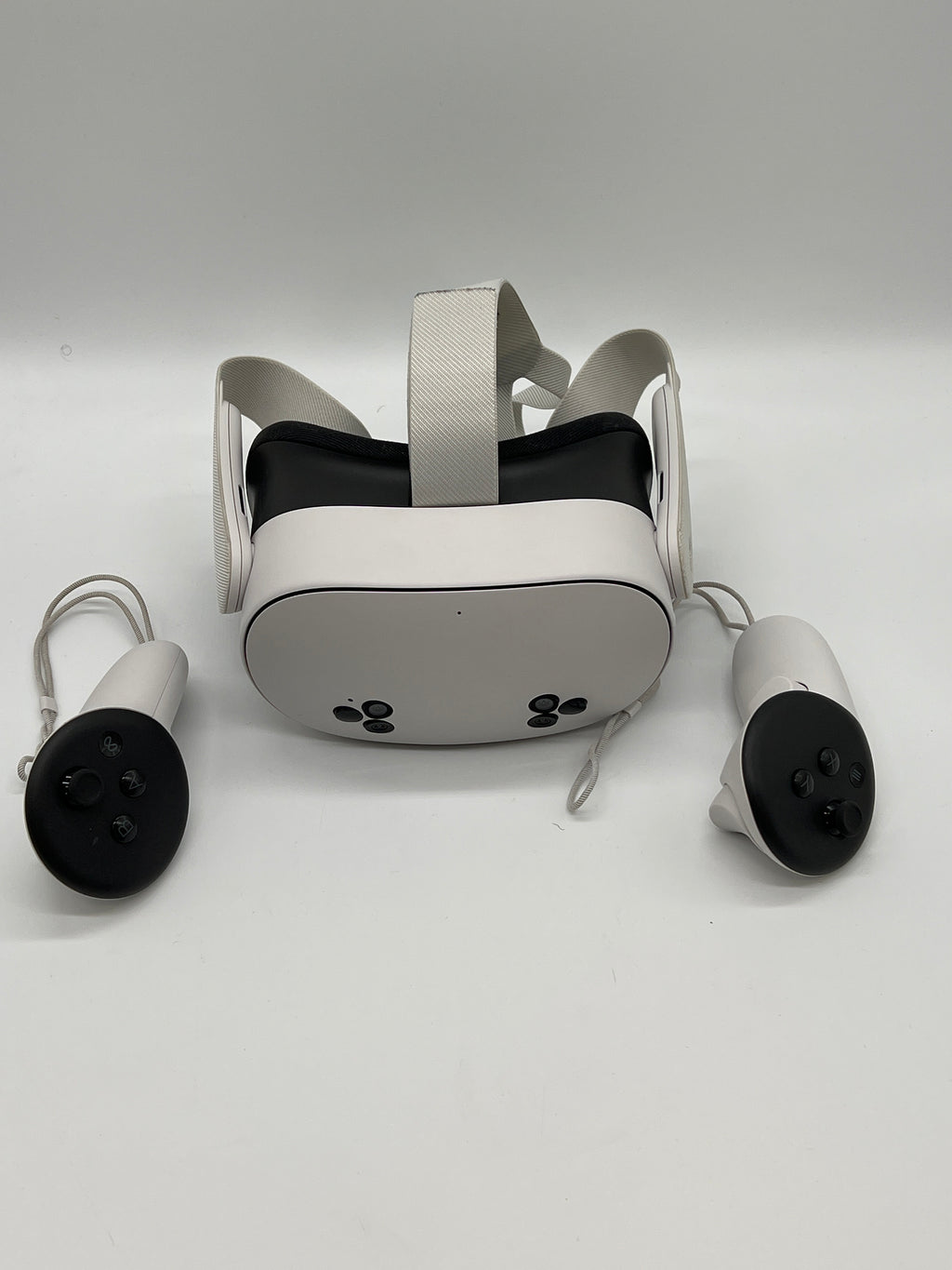 Used Meta Quest 3s VR Headset 128GB White Controllers