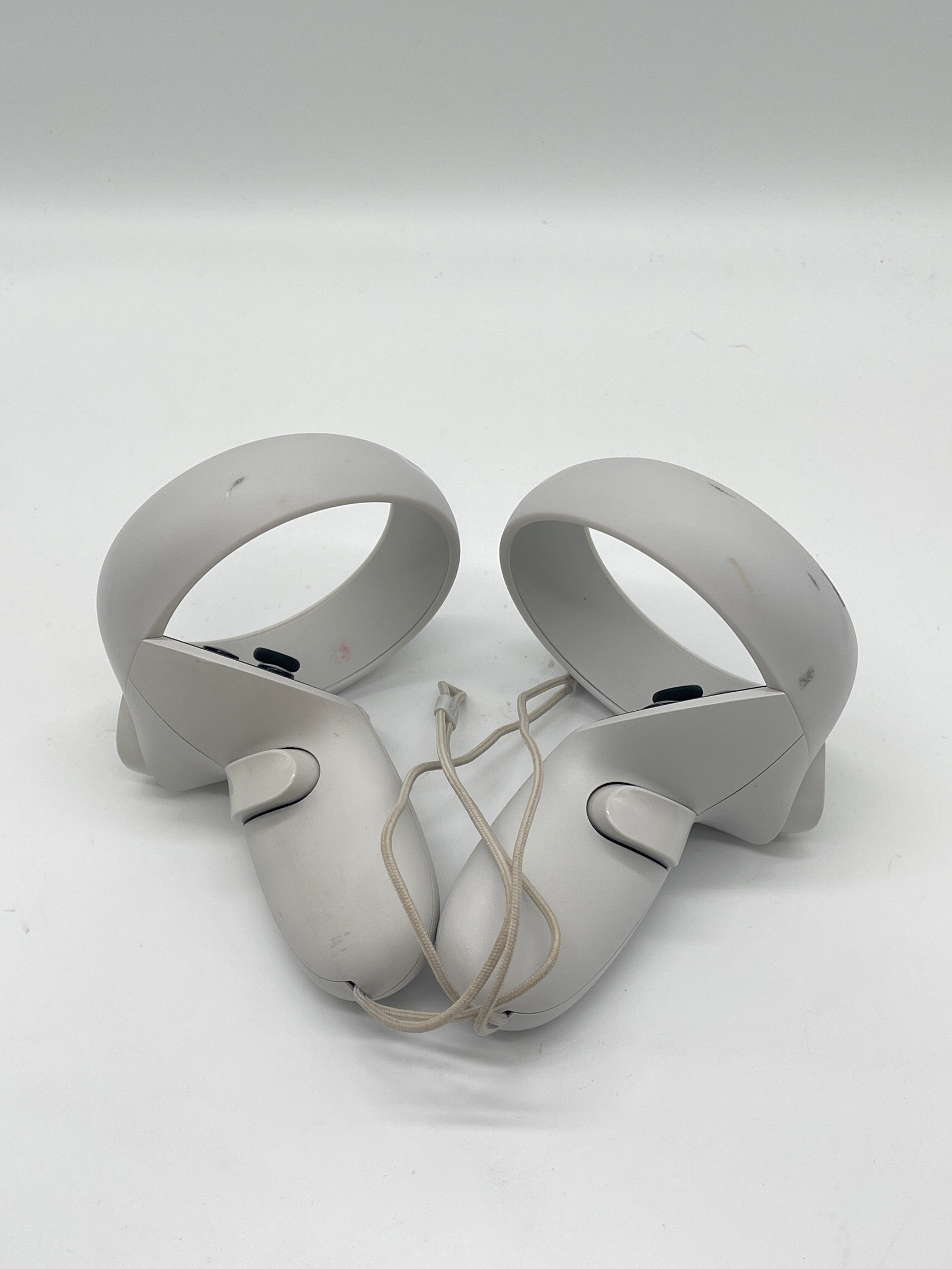 Meta Oculus Quest 2 64GB VR Headset White with Controllers - Used B