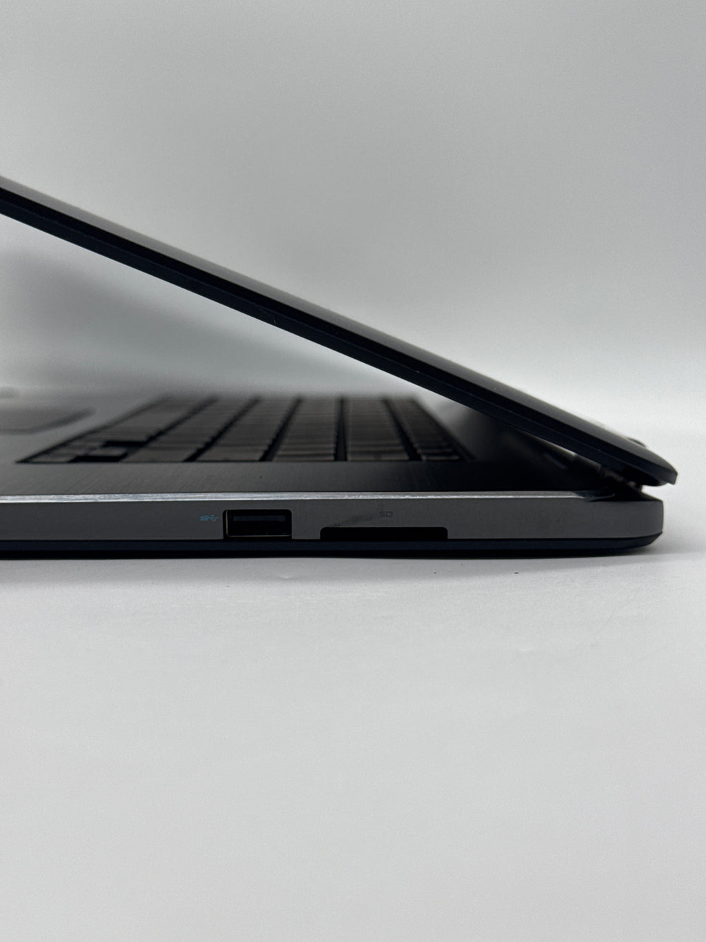 Dell Inspiron 15-7568 i3-6100U 4GB RAM 500GB HDD - For Parts (Read DESC)