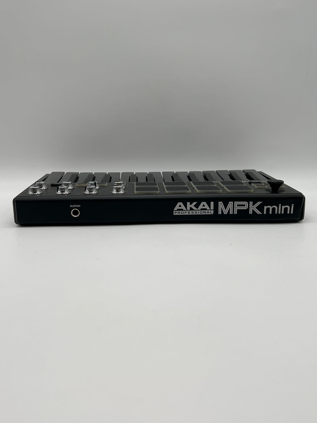 AKAI MPC LIVE 2 Akai MPC LIVE II Standalone Production Center w/ AKAI MPK Mini - Used