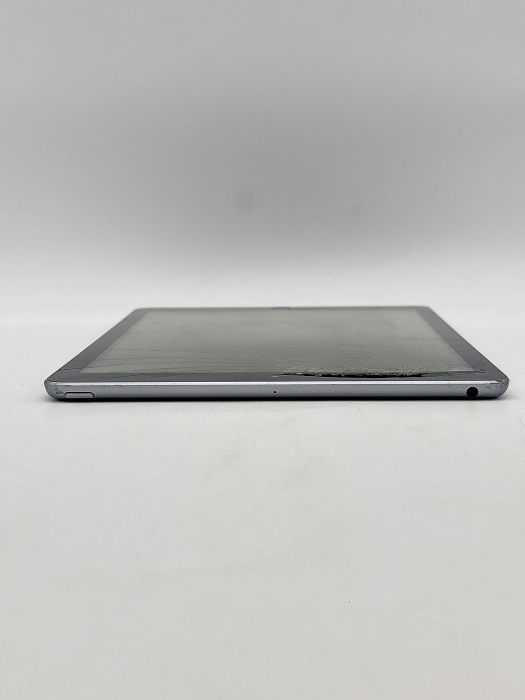 Apple iPad 6th Gen A1893 32GB Space Gray Wi-Fi - Cracked Screen
