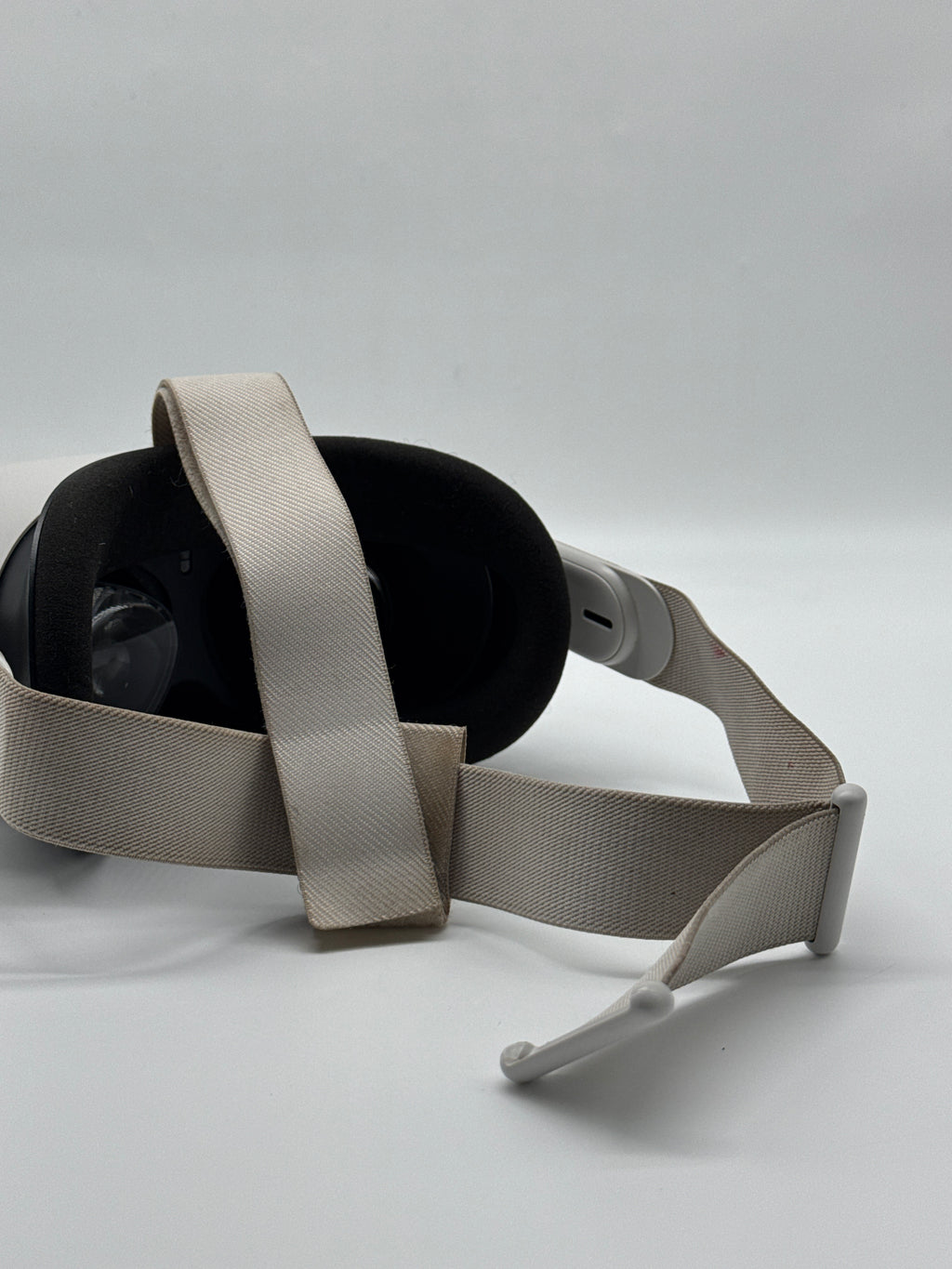 Meta Quest 2 All-In-One VR Headset 64GB - Cracked Frame, Read