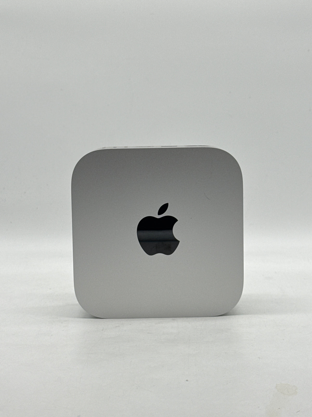 Apple Mac Mini A3238 M4 10-Core CPU 10-Core GPU 16GB RAM 256GB SSD Silver - Used