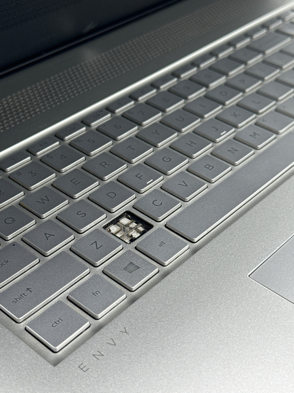 HP Envy 17-ae165nr 17" Laptop Core i7 8550U 8GB RAM 1TB HDD - For Parts
