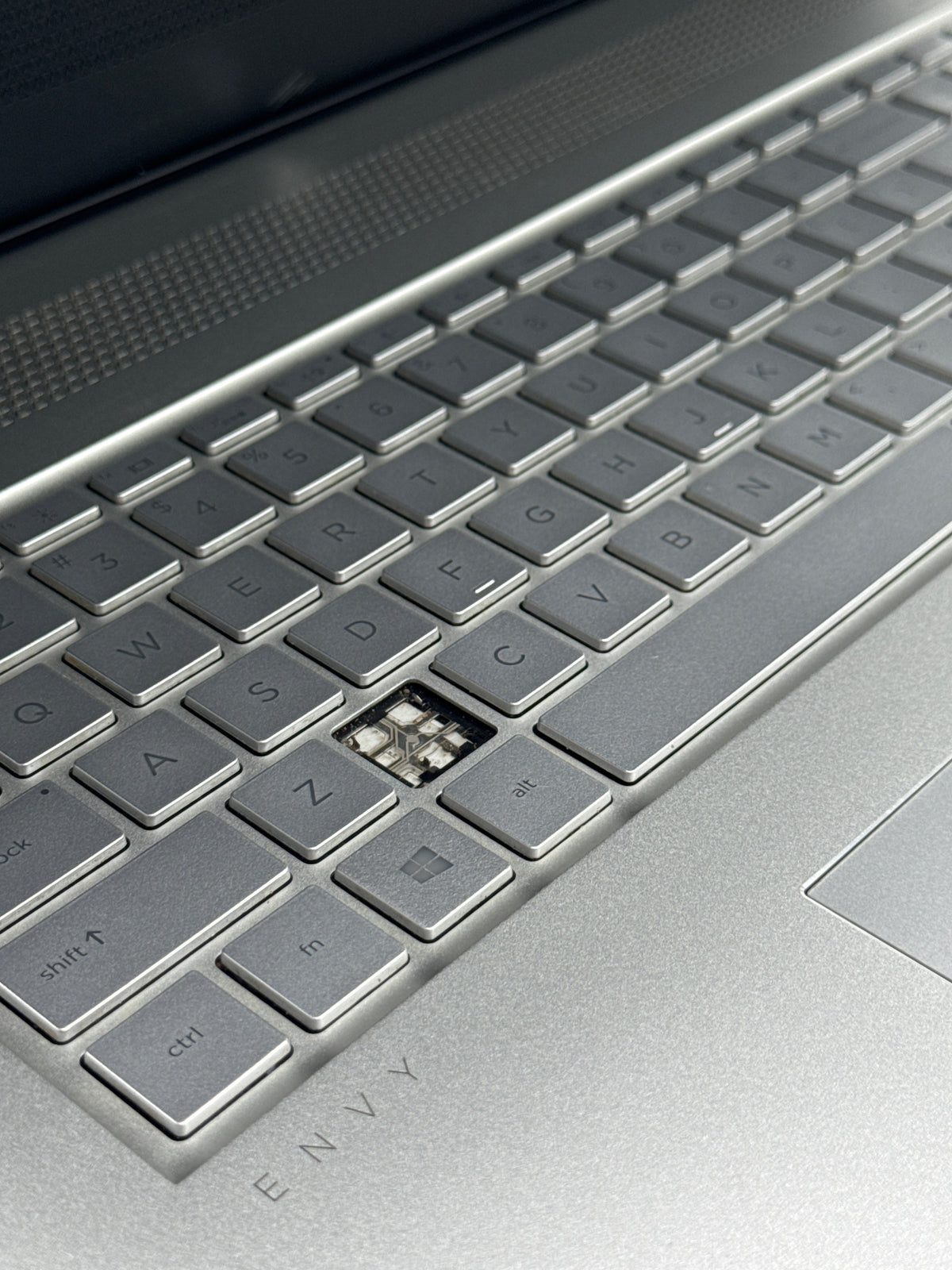 HP Envy 17-ae165nr 17" Laptop Core i7 8550U 8GB RAM 1TB HDD - For Parts