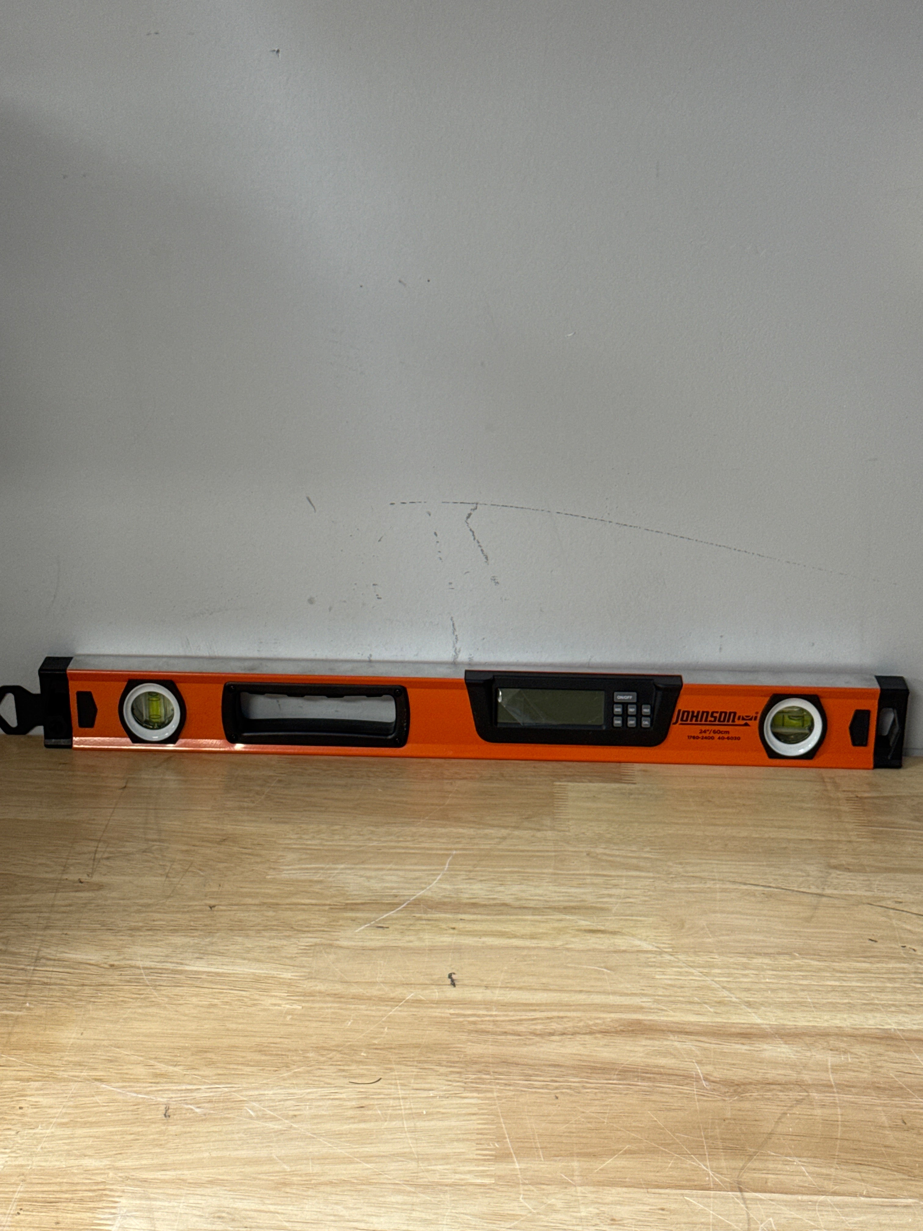 JOHNSON 1760-2400 DIGITAL LEVEL 24'' - Used