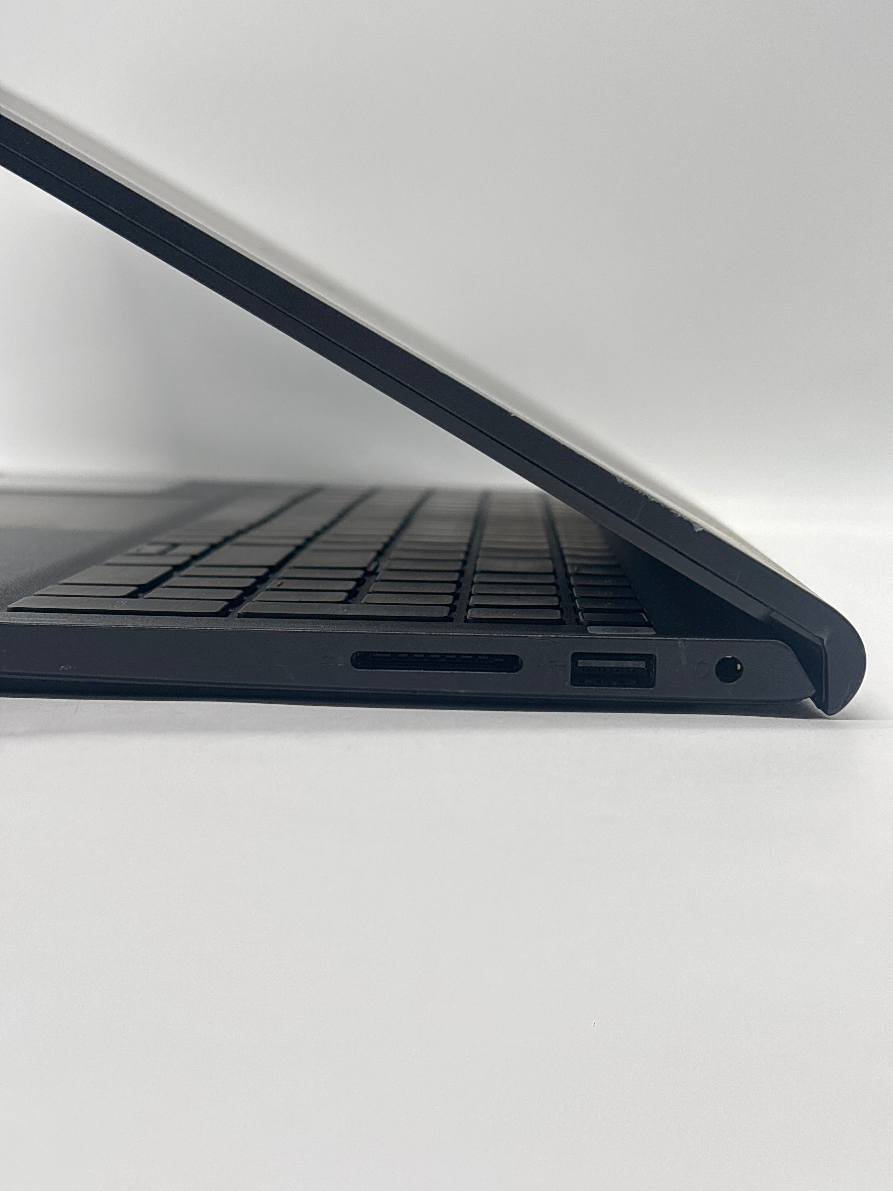Dell Inspiron 15 3000 i5-1135G7 16GB RAM 256GB SSD