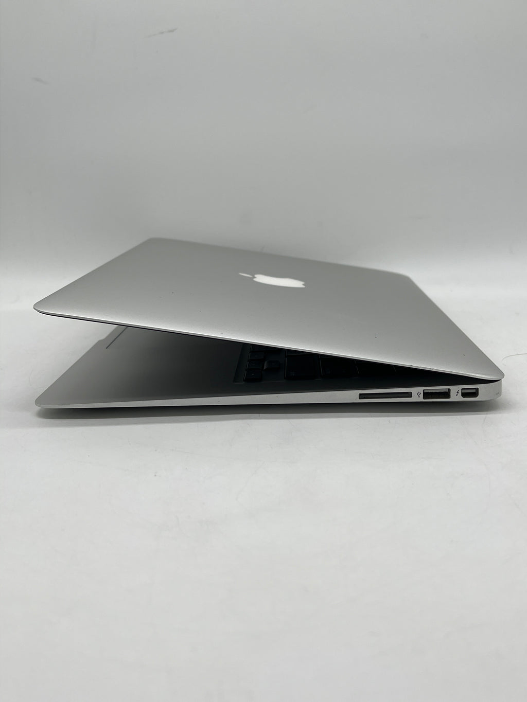 MacBook Air A1466  i5 4GB RAM 128GB SSD - For Parts (Bad Battery)