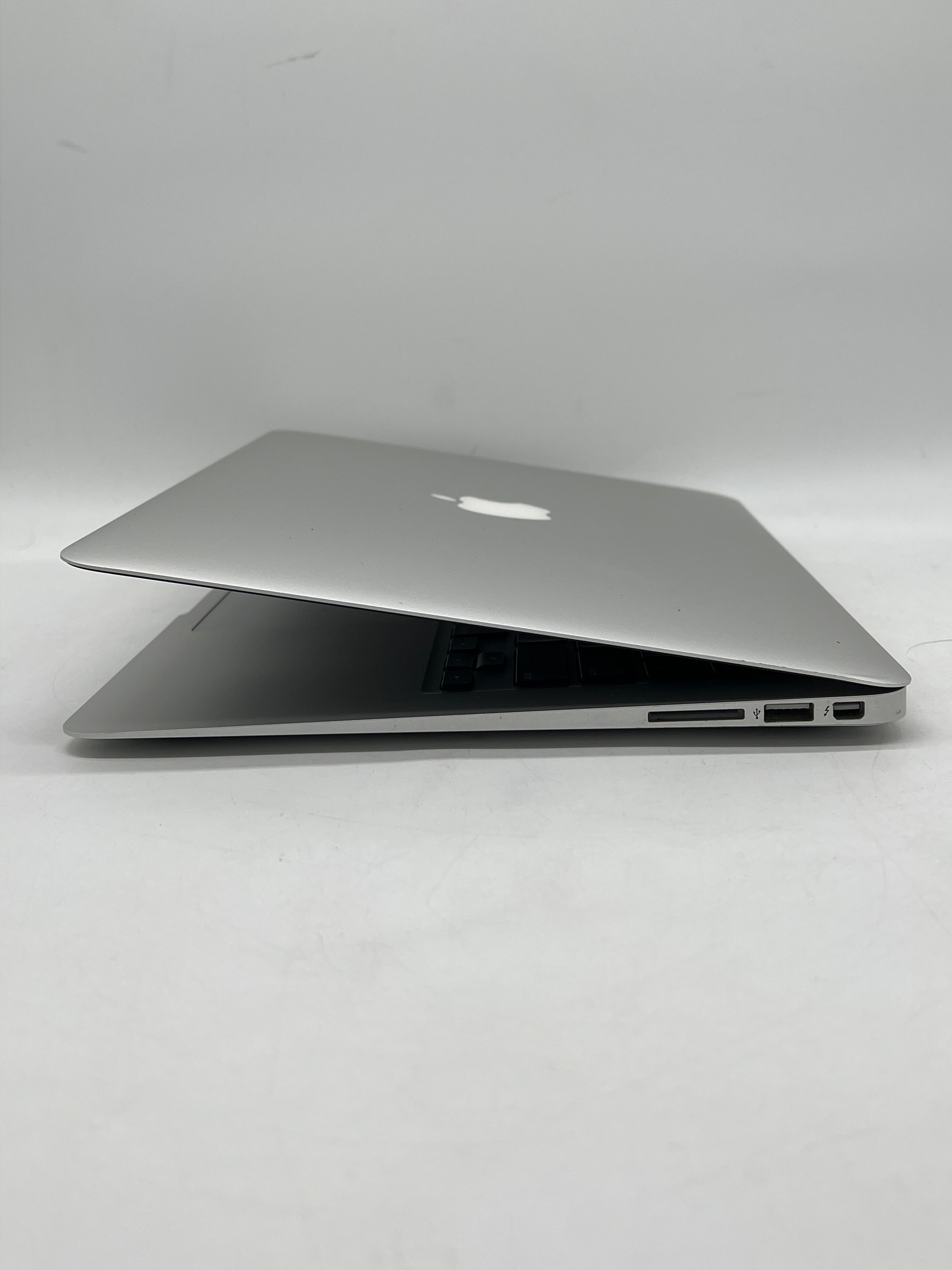MacBook Air A1466  i5 4GB RAM 128GB SSD - For Parts (Bad Battery)