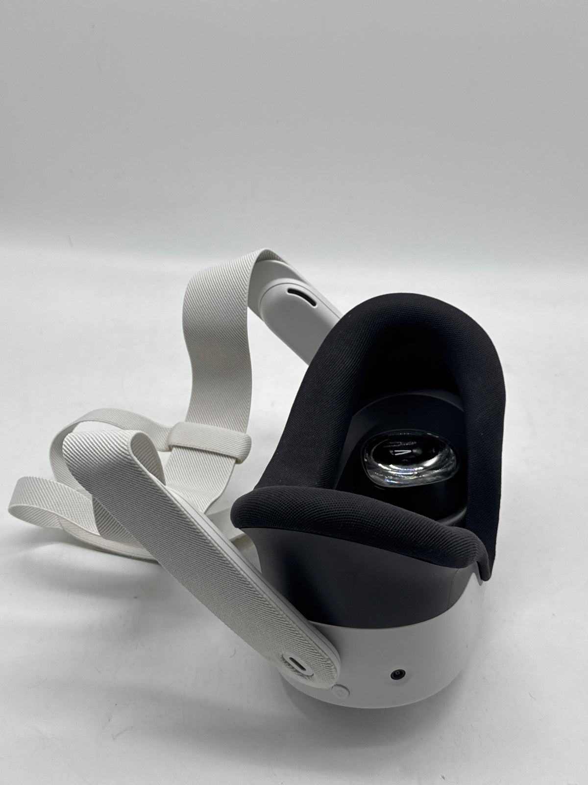 Meta Quest 3S 128GB Standalone All-in-One VR Headset White - Used
