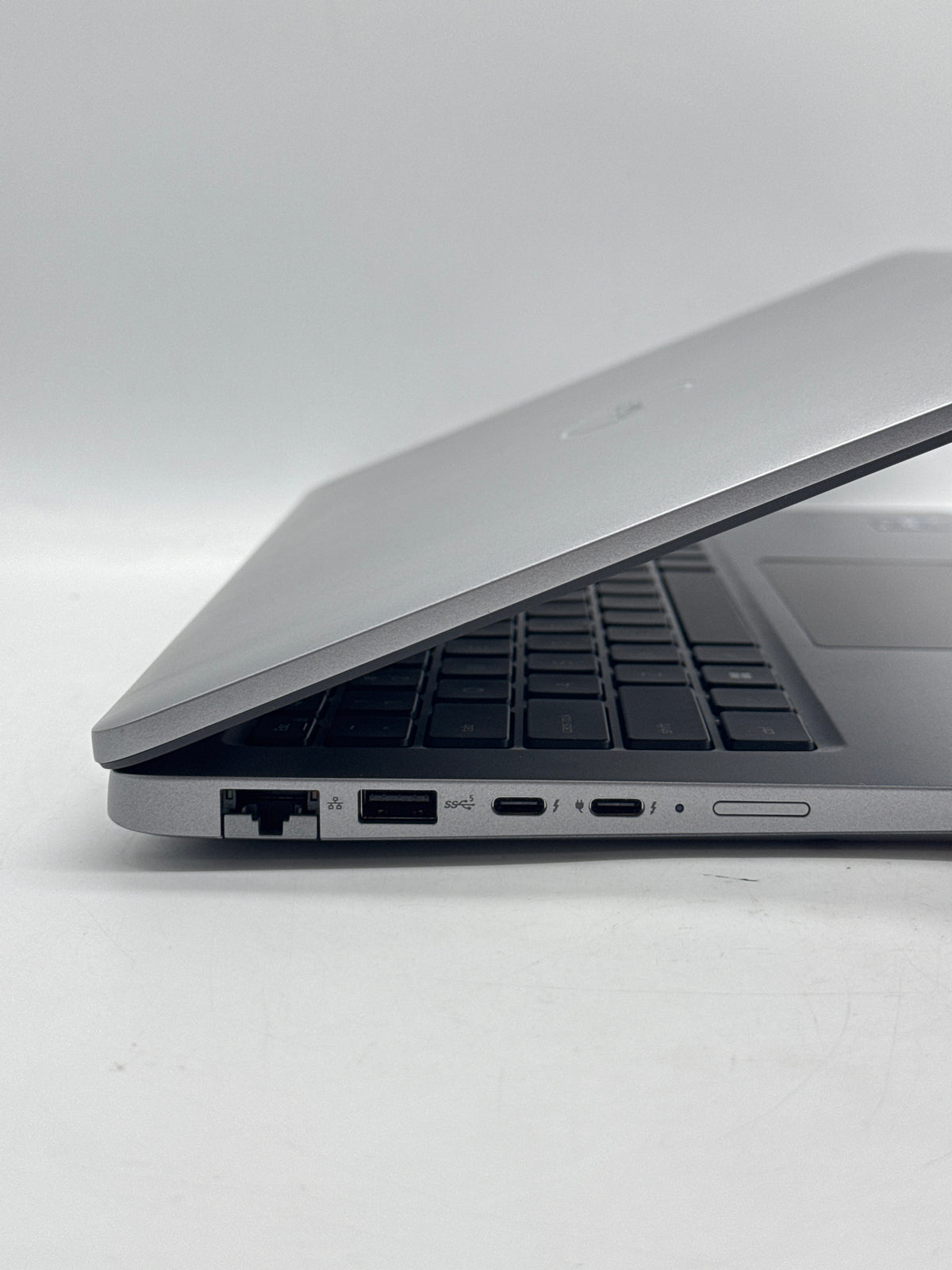 Dell Latitude 5440 14" Core i5-1335U 16GB RAM 256GB SSD Gray - Used