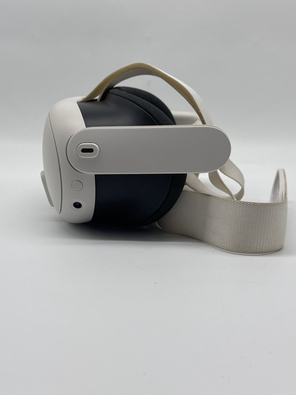 Meta Quest 3 S3A 128GB White VR Headset with Controllers - Used