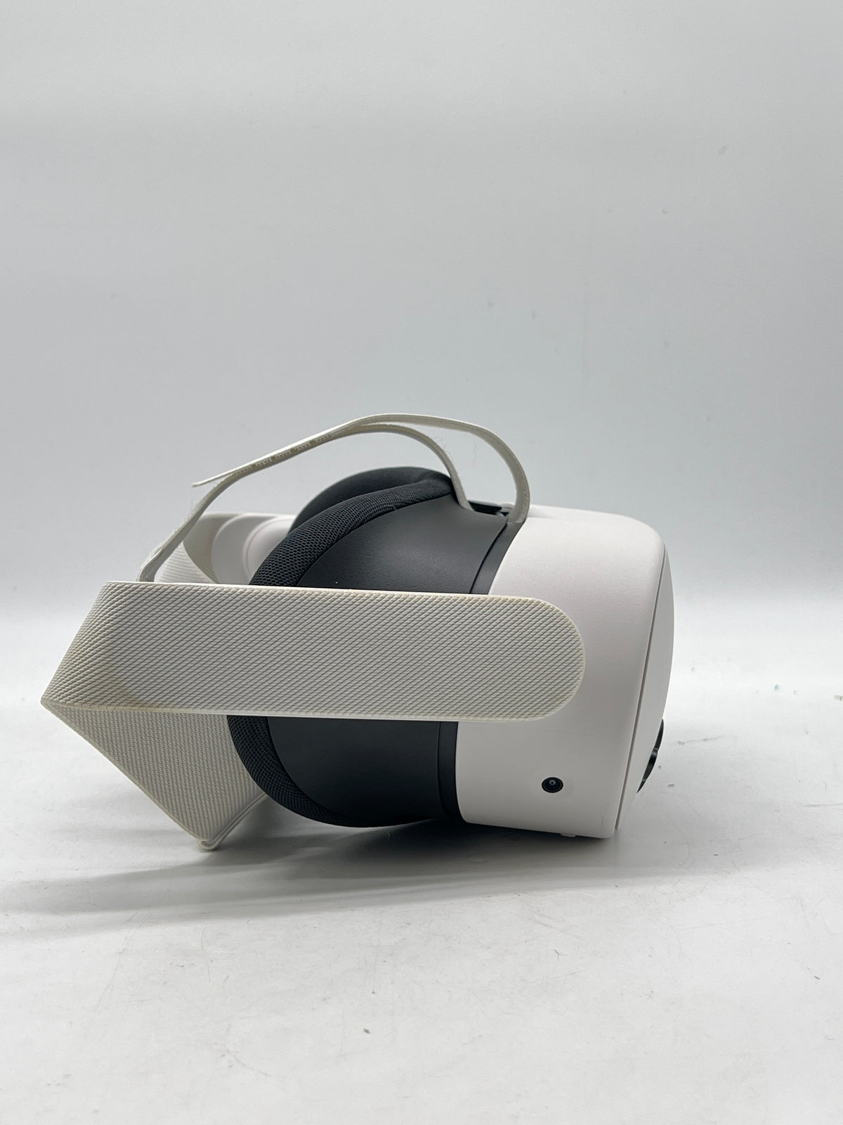 Meta Quest 3S 128GB Standalone All-in-One VR Headset White - Used