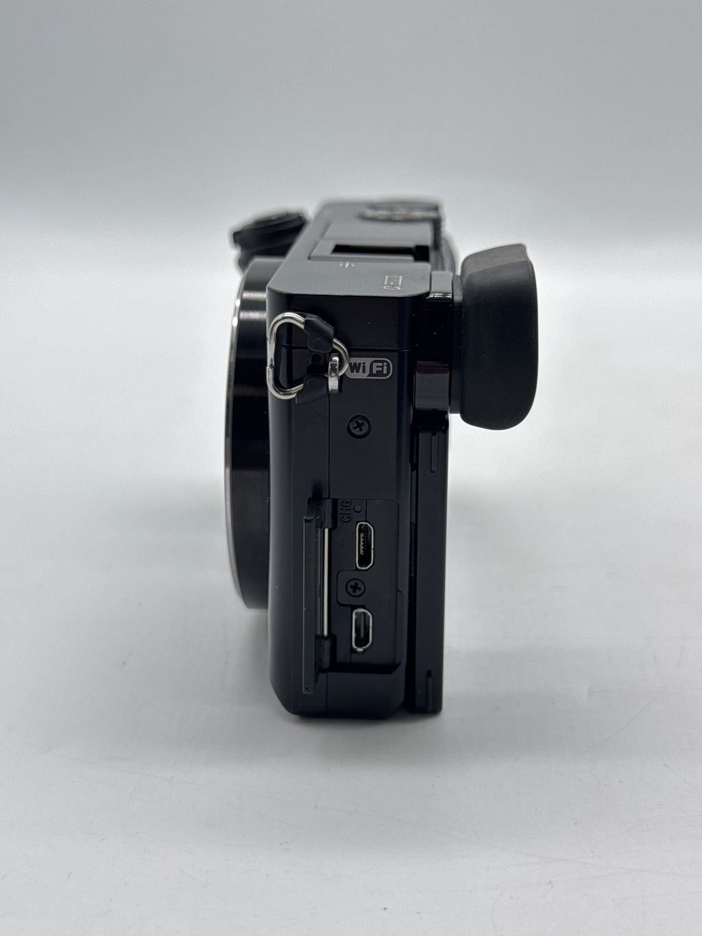 Sony A6000 Mirrorless Camera w/ 16-50mm OSS Lens - Used