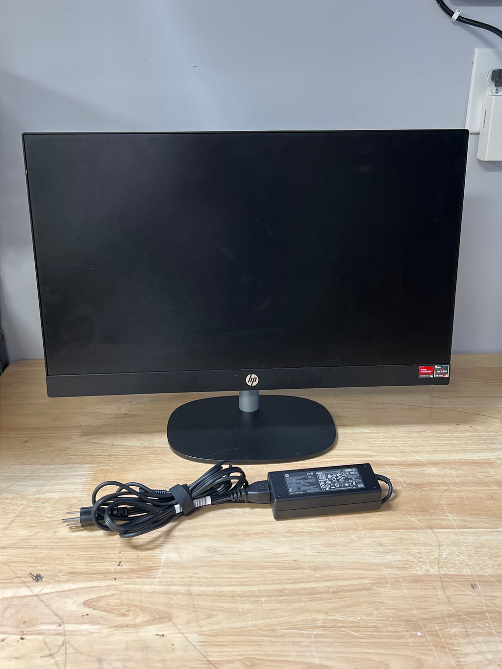 HP 23.8" All in One Ryzen 3 8GB RAM 512GB SSD - Used
