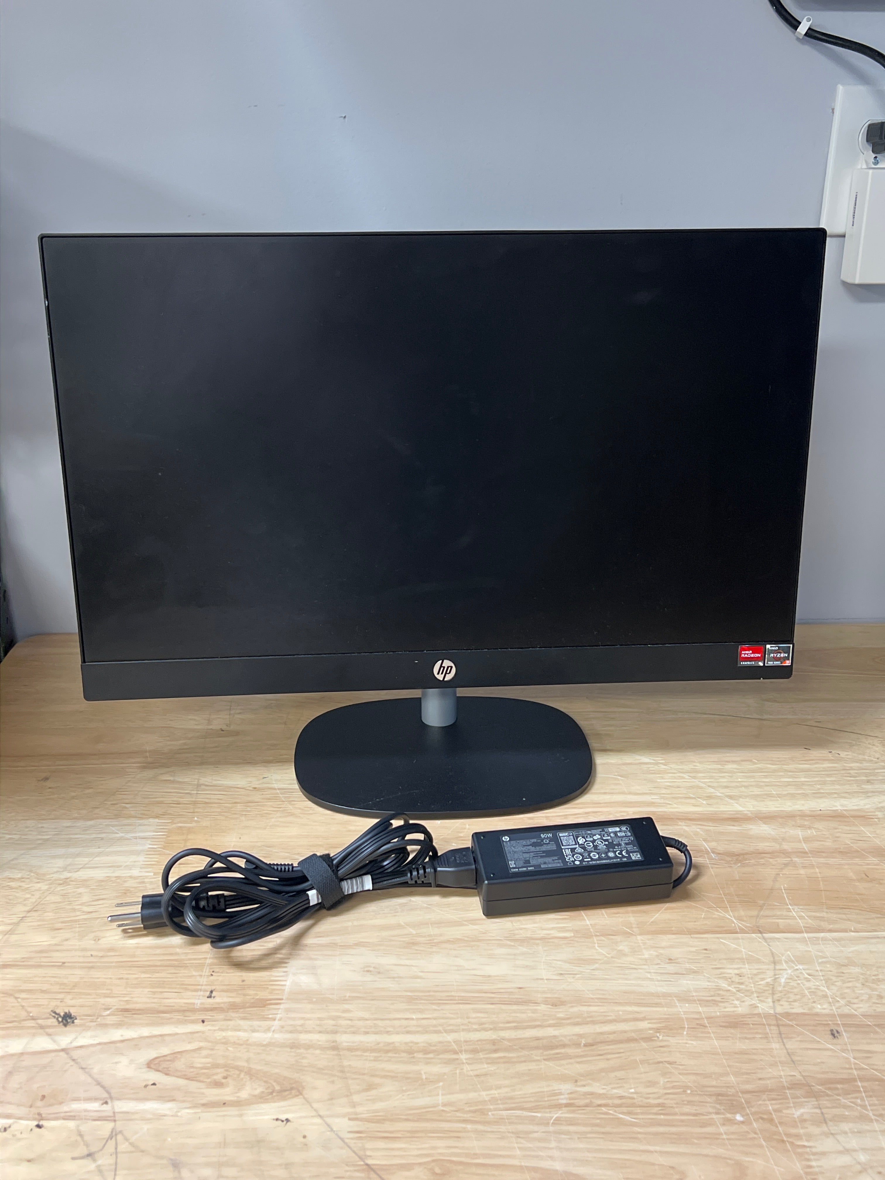 HP 23.8" All in One Ryzen 3 8GB RAM 512GB SSD - Used