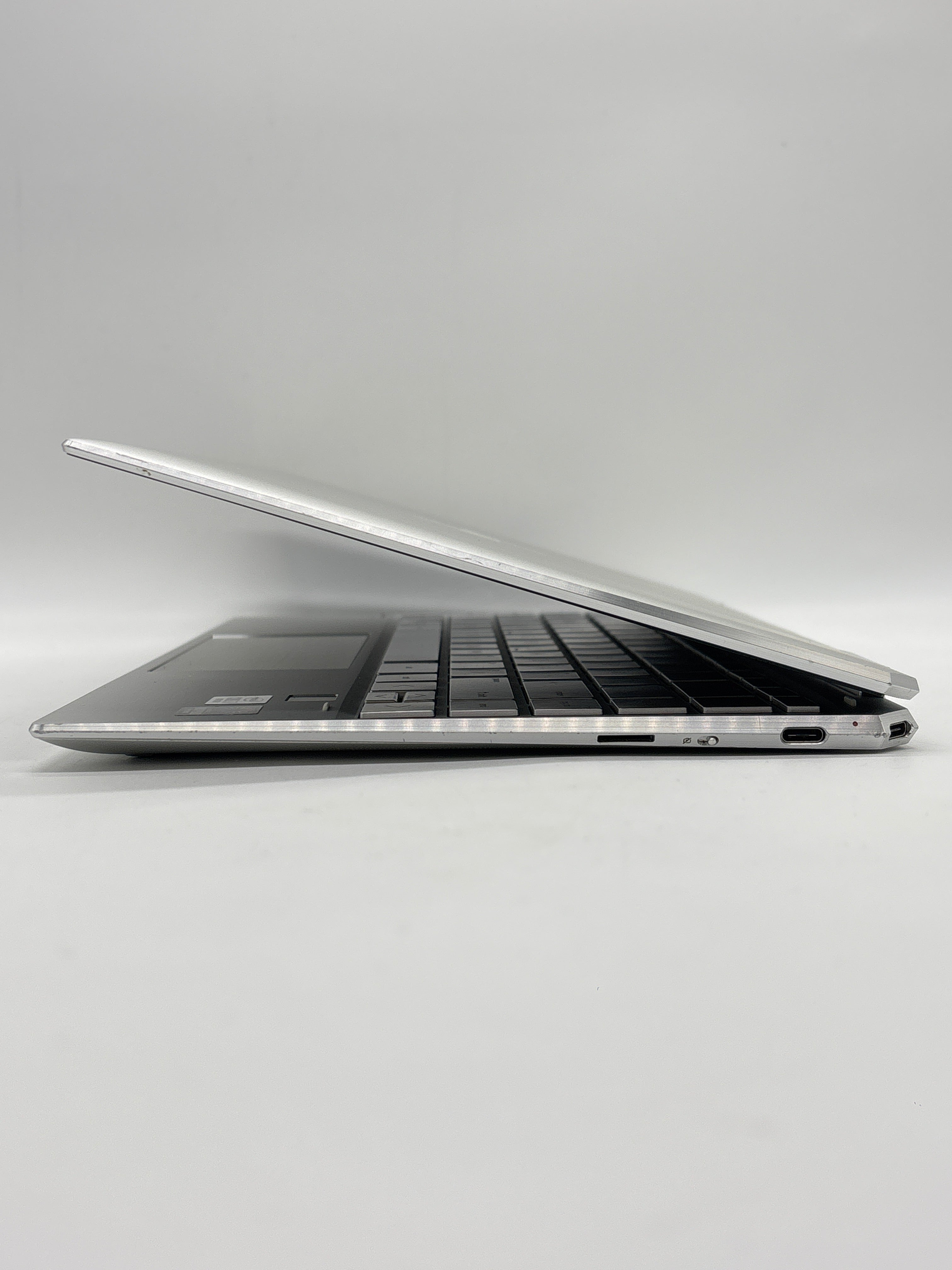 HP Spectre x360 13-aw0013dx i7-1065G7 8GB RAM 512GB SSD
