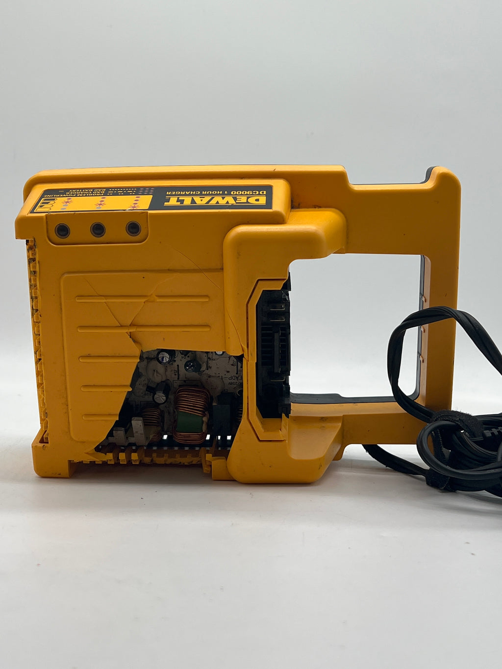 Dewalt DC9360 36V Battery  & DC9000 28V-36V Battery Charger - For Parts (Read DESC)