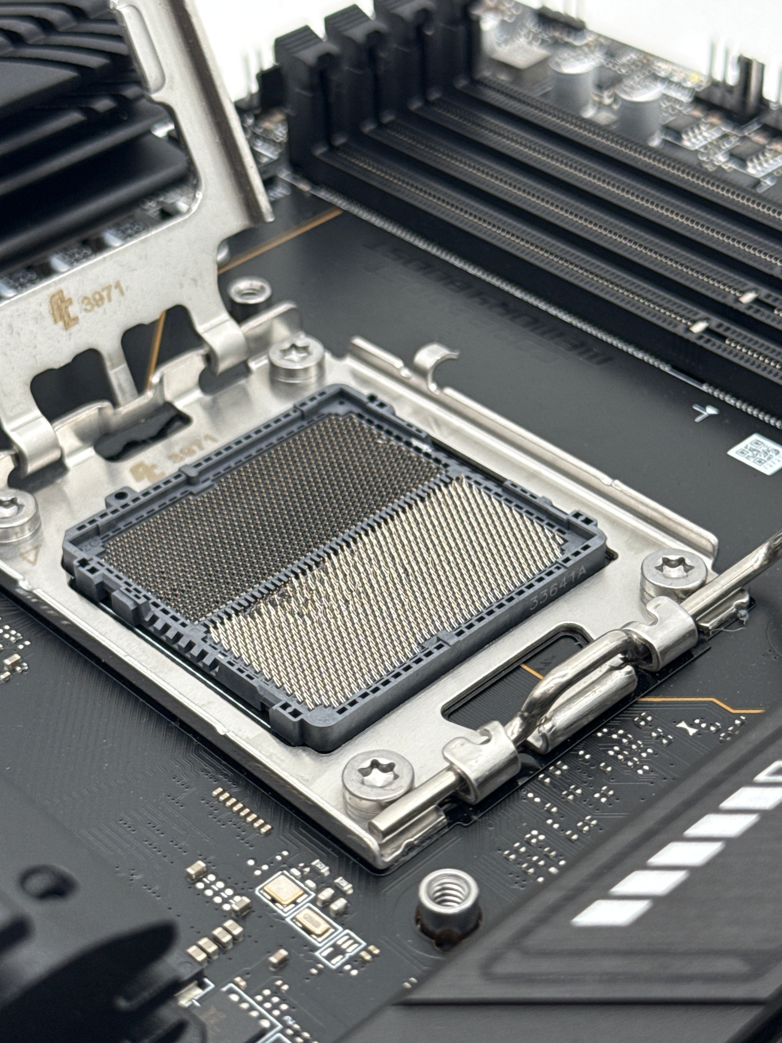 MSI MAG X670E TOMAHAWK WIFI ATX Motherboard Socket AM5 DDR5